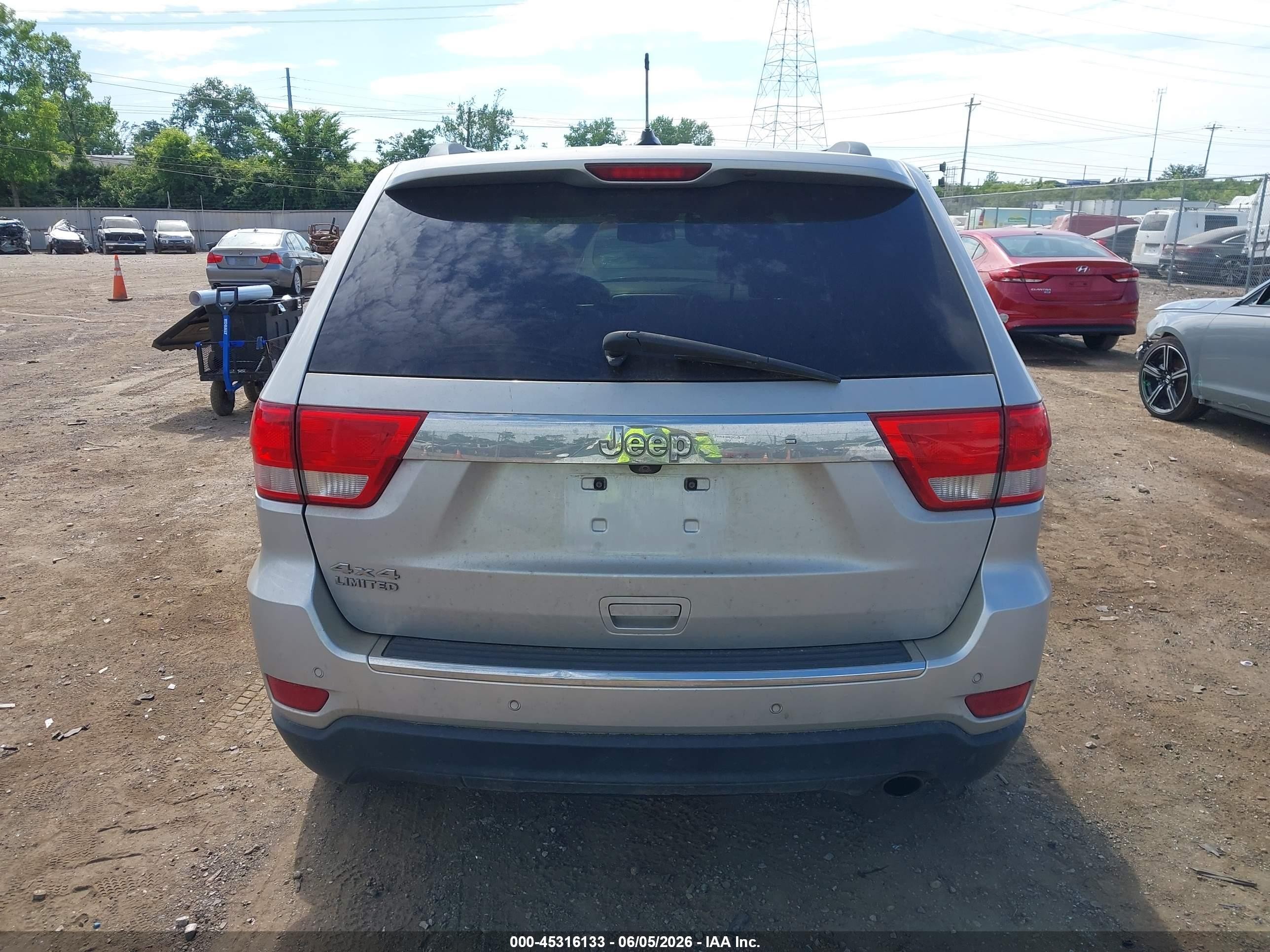 2013 Jeep Grand Cherokee Limited Silver vin: 1C4RJFBG2DC582141