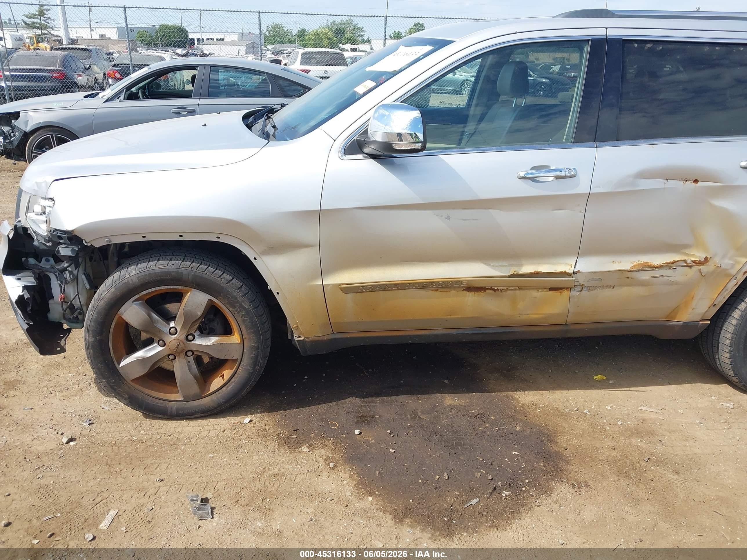2013 Jeep Grand Cherokee Limited Silver vin: 1C4RJFBG2DC582141