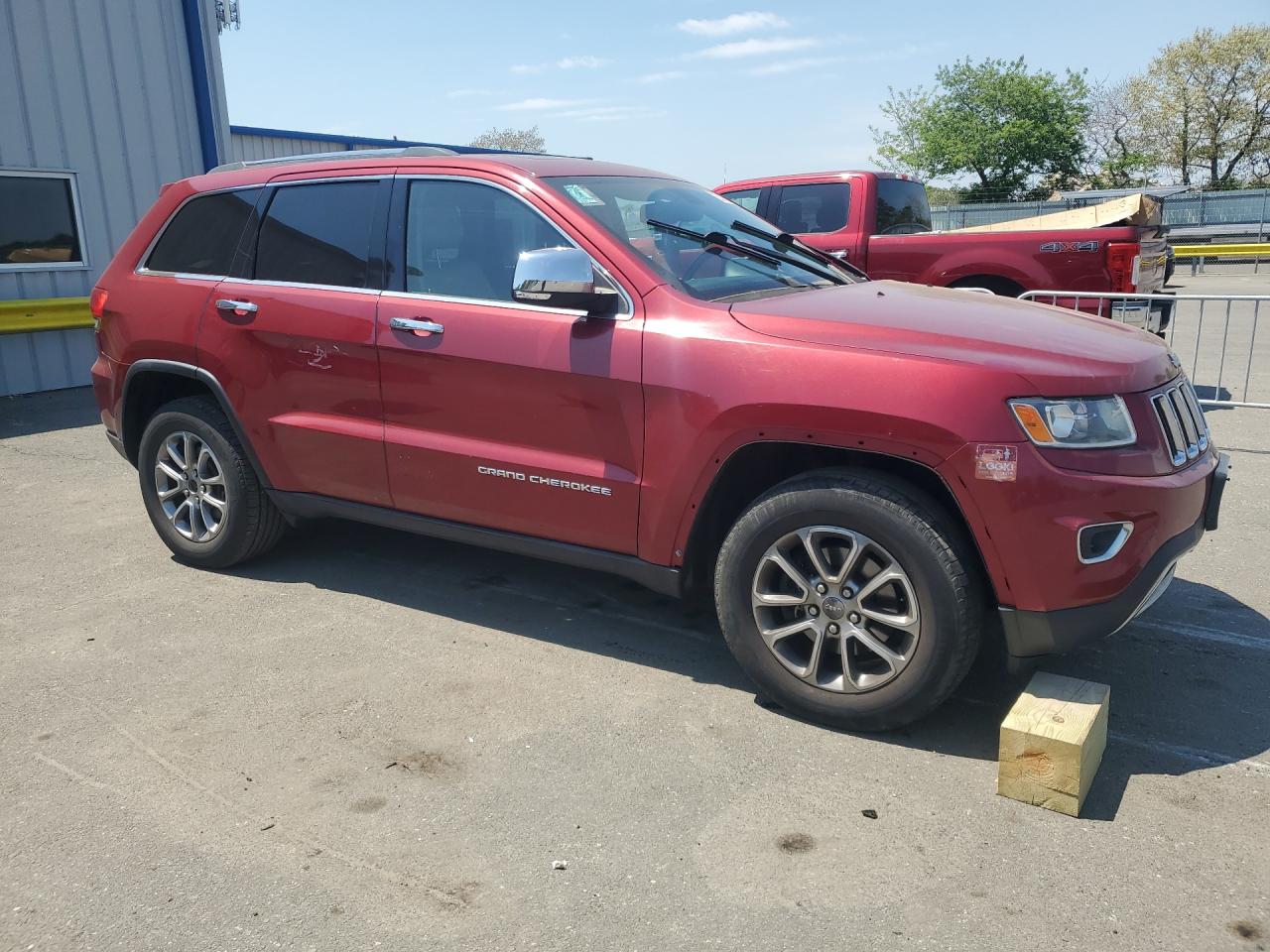 2014 Jeep Grand Cherokee Limited Maroon vin: 1C4RJFBG2EC269172 Damage: Right Front Wheel Opening Mldg, Missing, Replacement Required