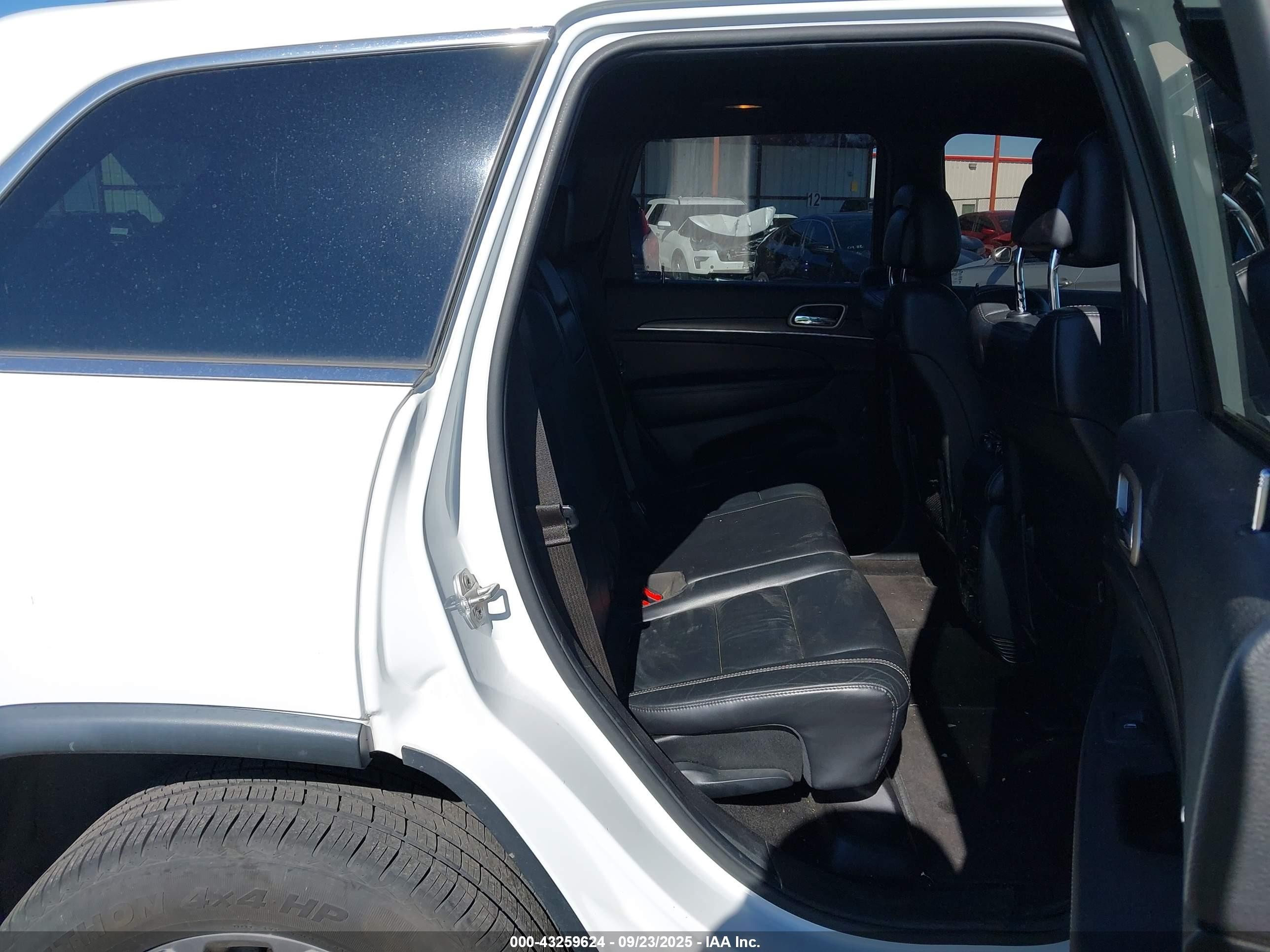 2015 Jeep Grand Cherokee Limited White vin: 1C4RJFBG2FC627243