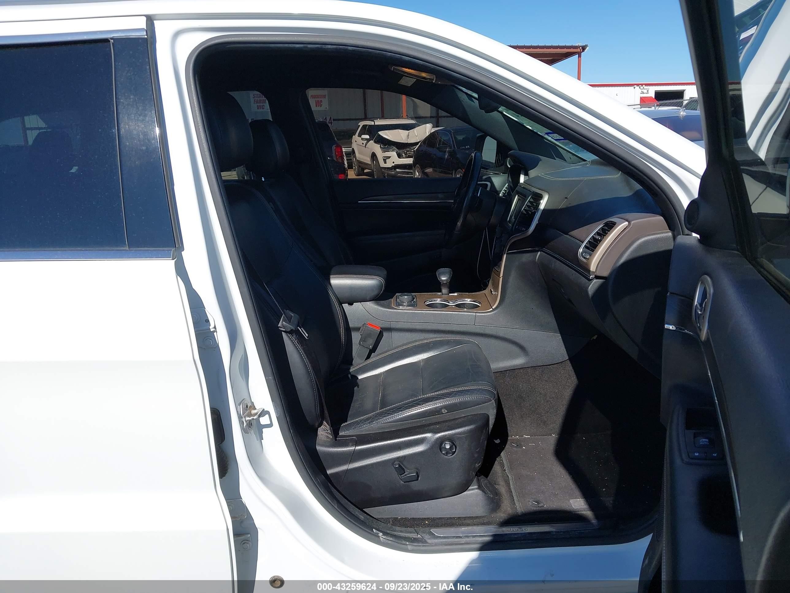 2015 Jeep Grand Cherokee Limited White vin: 1C4RJFBG2FC627243