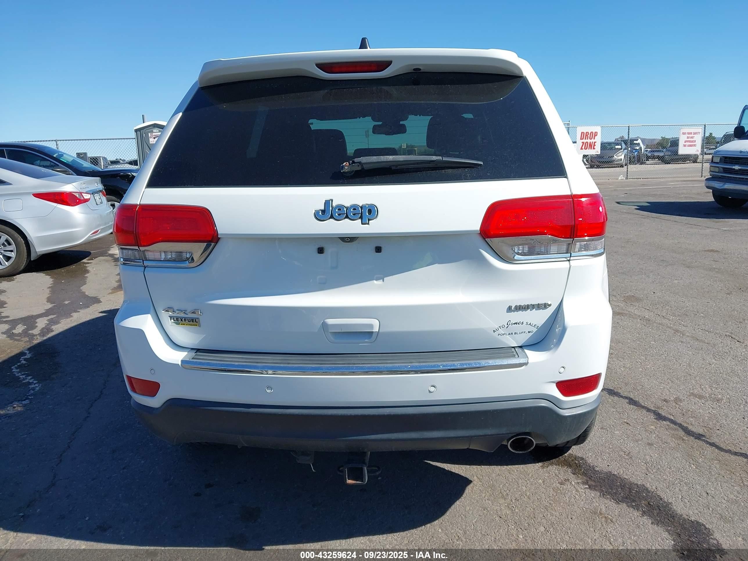 2015 Jeep Grand Cherokee Limited White vin: 1C4RJFBG2FC627243