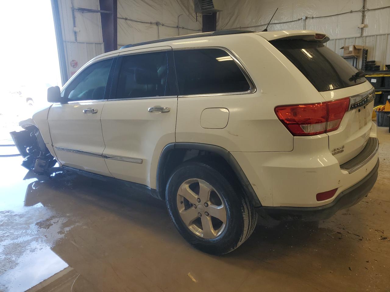 2013 Jeep Grand Cherokee Limited White vin: 1C4RJFBG3DC552971 Damage: Left Front Door, Dent(S) W/ Paint Dmg, 7 To 8 Inches
