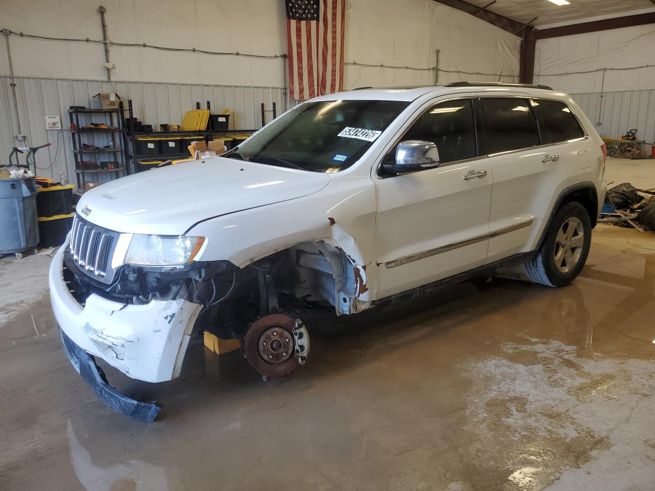 2013 Jeep Grand Cherokee Limited White vin: 1C4RJFBG3DC552971 Damage: Left Front Fender, Dent(S) W/ Paint Dmg, > 12 Inches