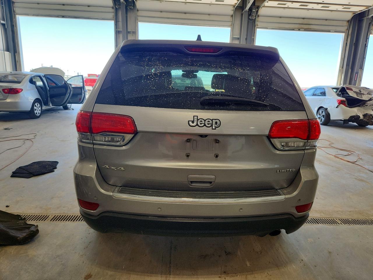 2015 Jeep Grand Cherokee Limited Серебряный vin: 1C4RJFBG4FC779153
