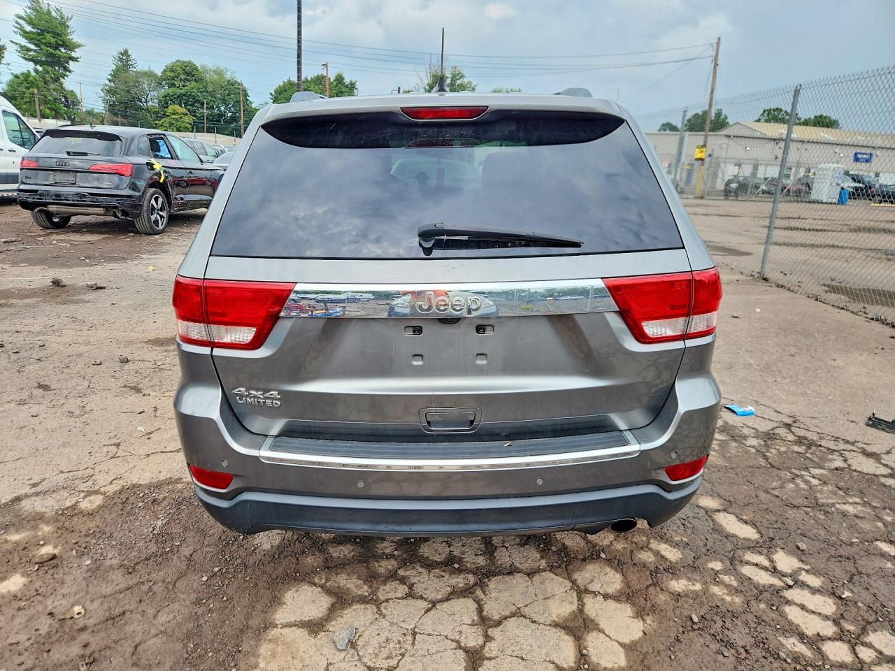 2012 Jeep Grand Cherokee Limited Silver vin: 1C4RJFBG5CC300735