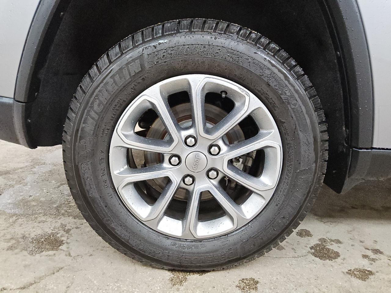 2015 Jeep Grand Cherokee Limited Серебряный vin: 1C4RJFBG6FC110611 Damage: Right Rear Wheel, Curb Rash, 1 To 2 Inches