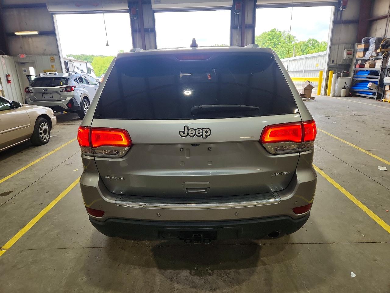 2018 Jeep Grand Cherokee Limited Silver vin: 1C4RJFBG6JC256239