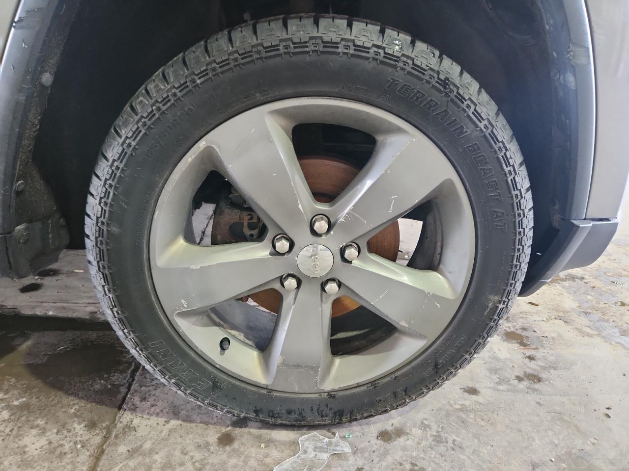2014 Jeep Grand Cherokee Limited Gray vin: 1C4RJFBG7EC328541 Damage: Right Front Wheel, Chipped, 3