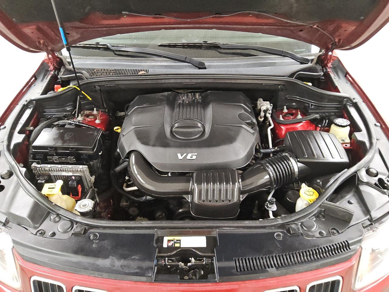 2014 Jeep Grand Cherokee Limited Red vin: 1C4RJFBG7EC469352 Damage: Thermostat Housing, Leak, Repair Required