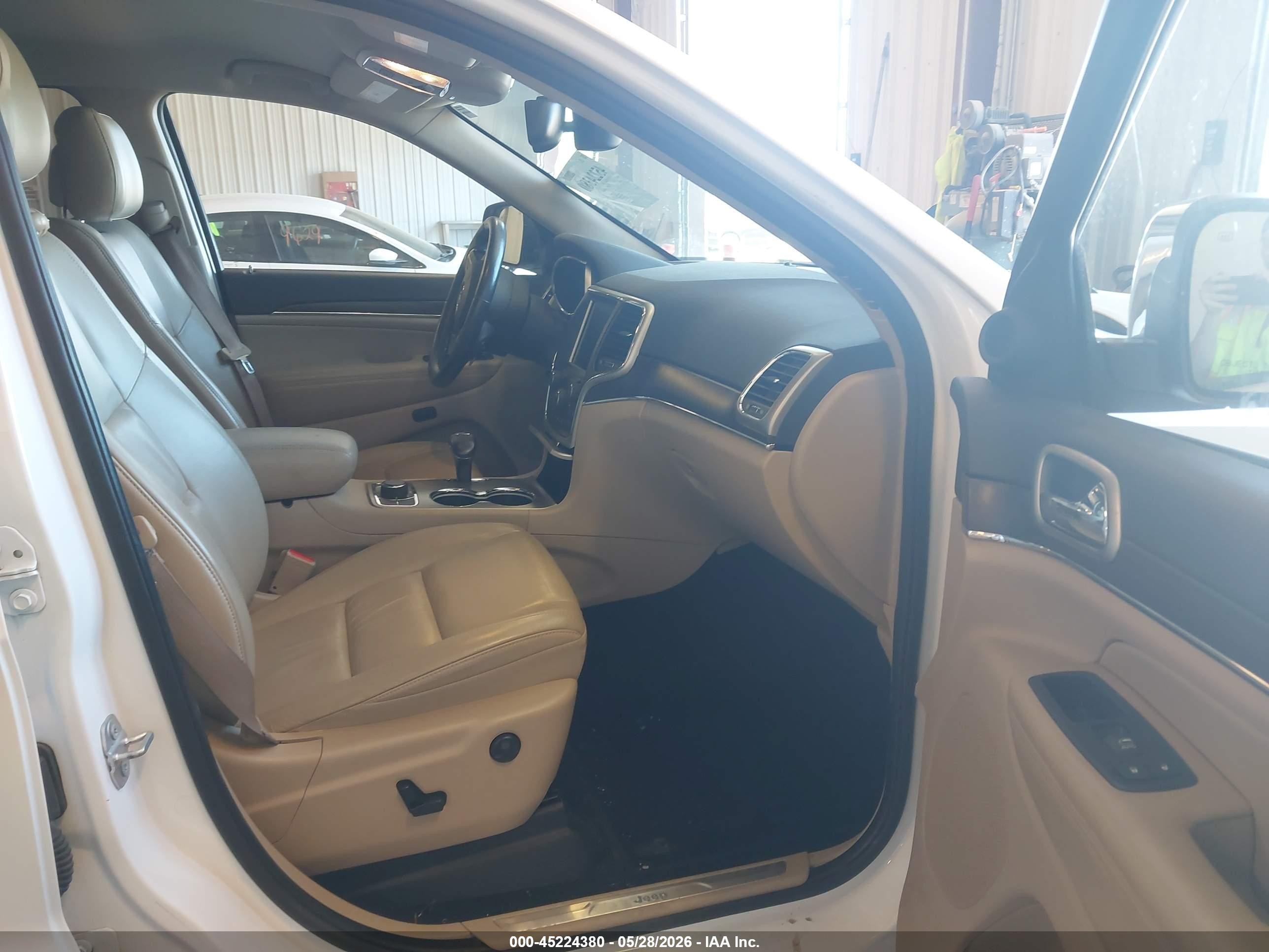 2015 Jeep Grand Cherokee Limited White vin: 1C4RJFBG7FC104025