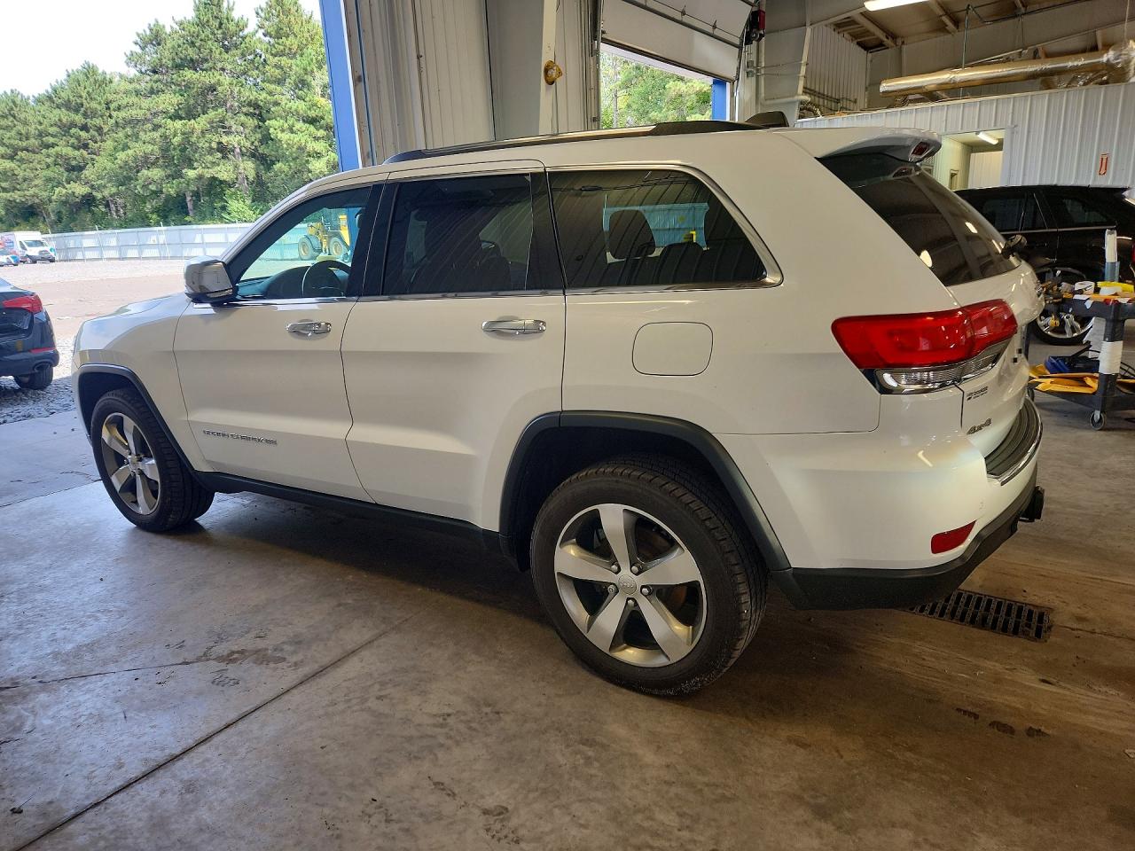 2015 Jeep Grand Cherokee Limited White vin: 1C4RJFBG7FC209812