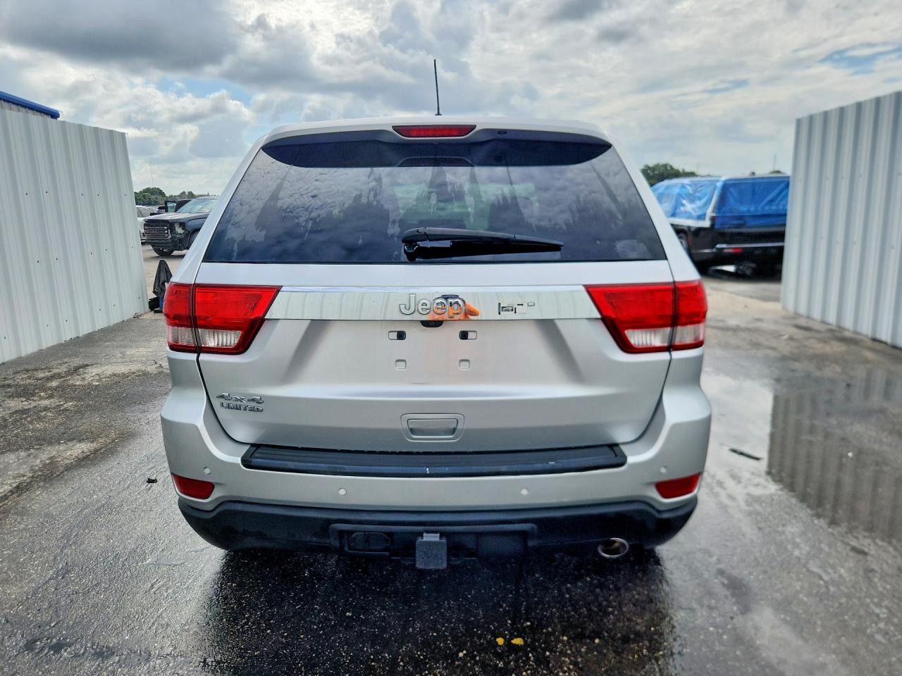 2013 Jeep Grand Cherokee Limited Silver vin: 1C4RJFBG8DC633318