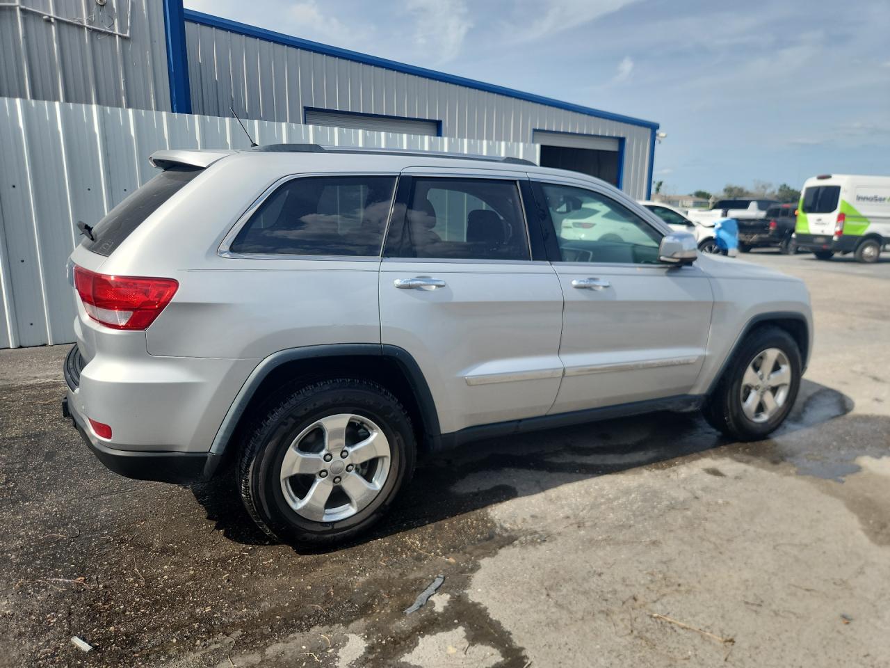 2013 Jeep Grand Cherokee Limited Silver vin: 1C4RJFBG8DC633318 Damage: Right Qtr Panel, Dent(S) W/No Paint Dmg, < 1/8 Inch