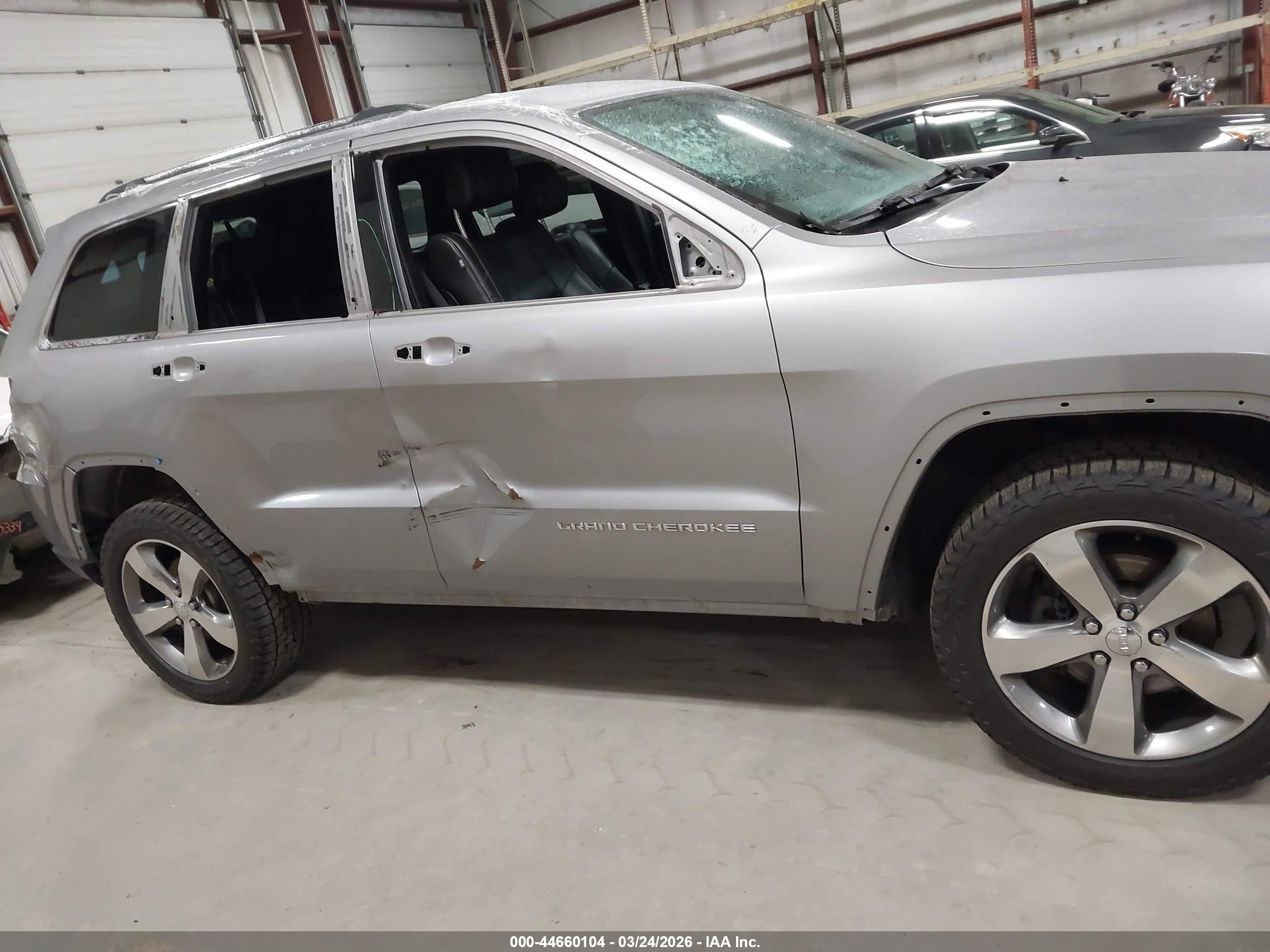 2015 Jeep Grand Cherokee Limited Silver vin: 1C4RJFBG8FC197556