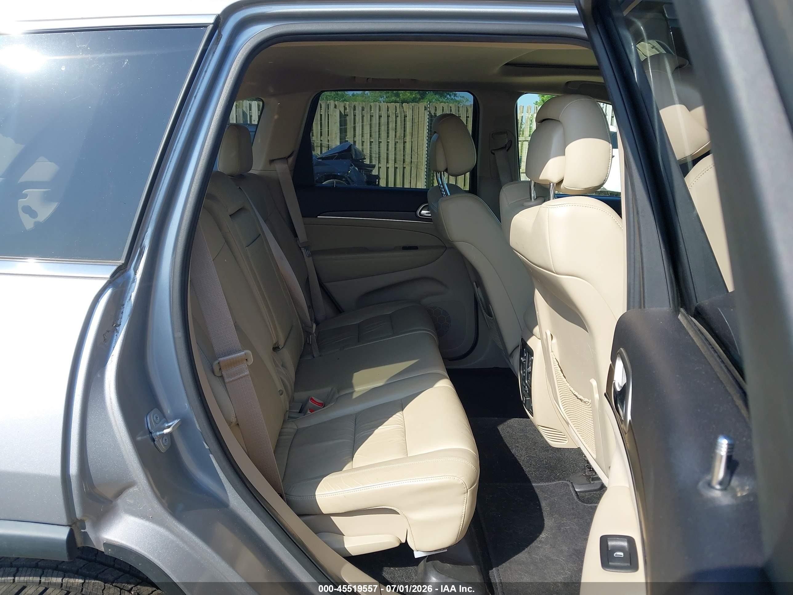 2015 Jeep Grand Cherokee Limited Silver vin: 1C4RJFBG8FC927322