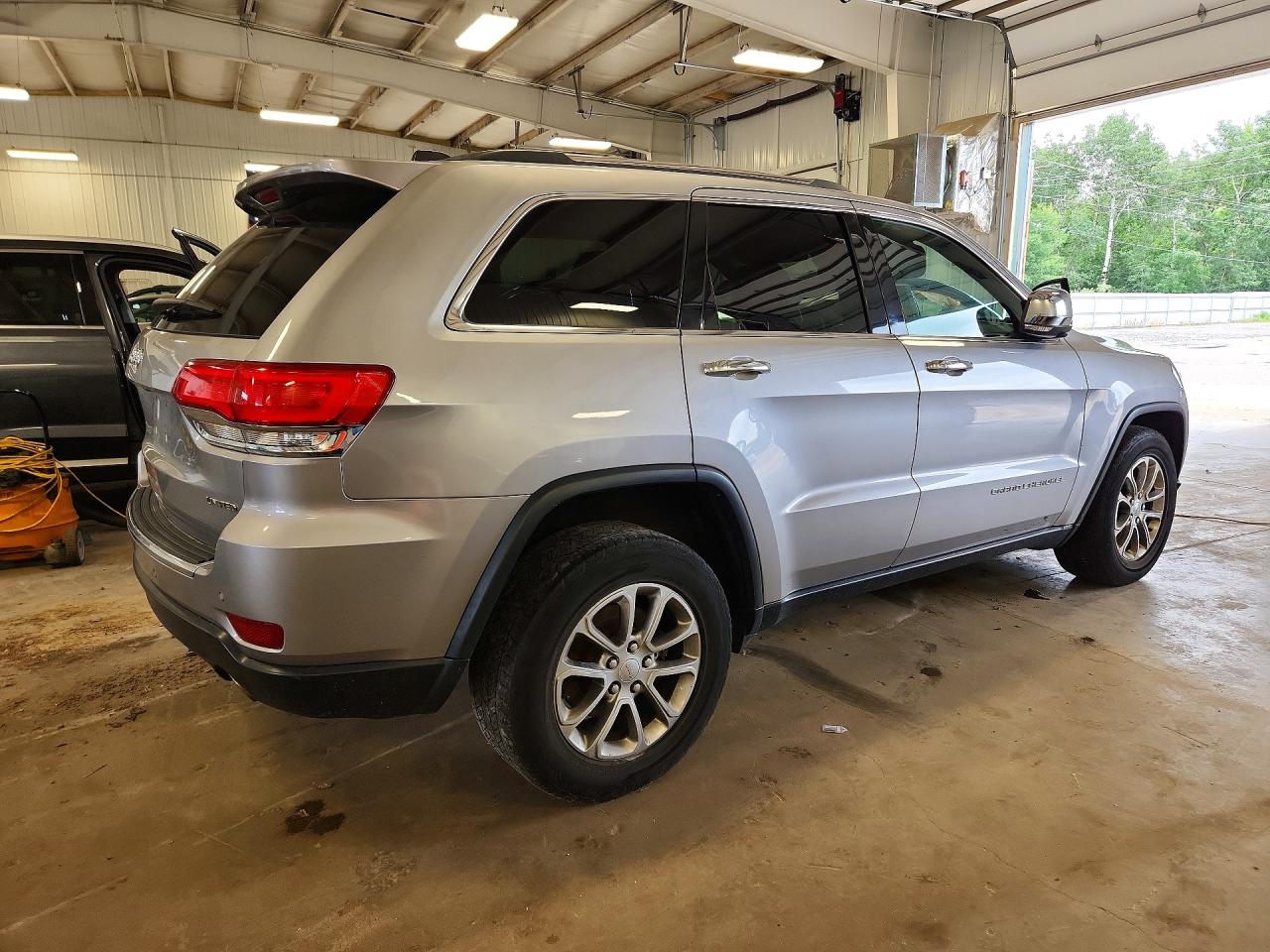 2015 Jeep Grand Cherokee Limited Silver vin: 1C4RJFBG9FC724195
