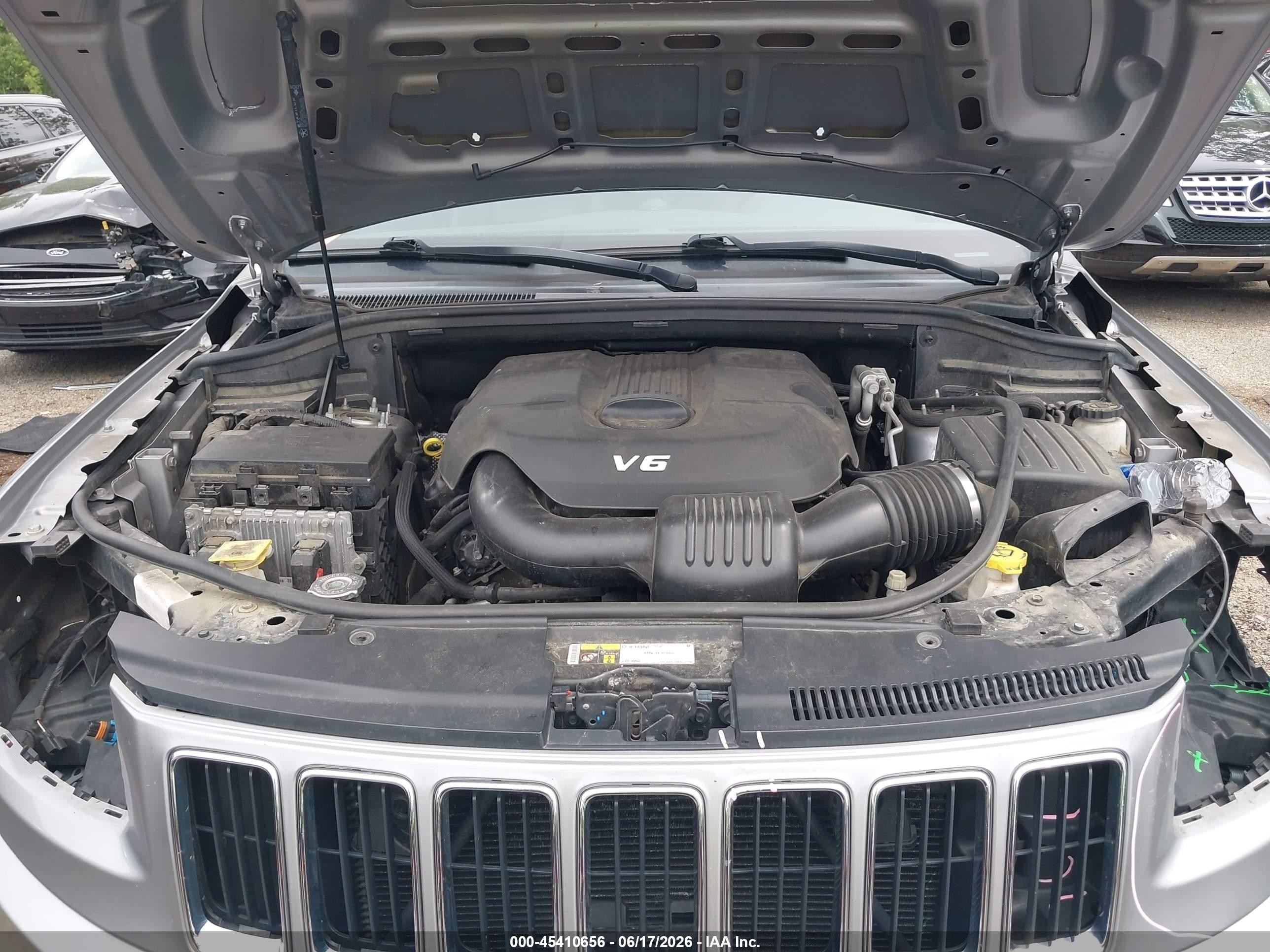 2015 Jeep Grand Cherokee Limited Серебряный vin: 1C4RJFBG9FC733298