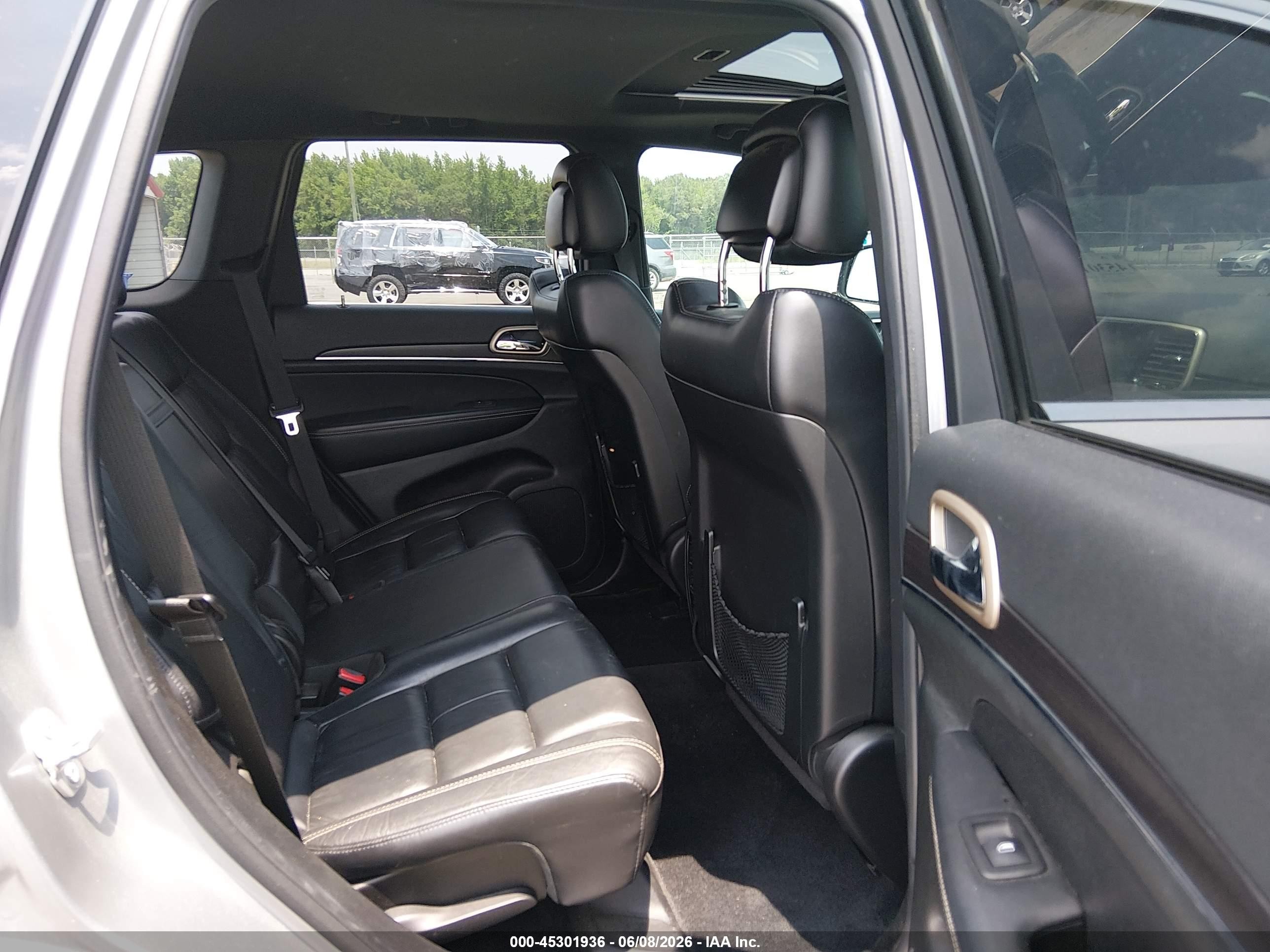 2015 Jeep Grand Cherokee Limited Silver vin: 1C4RJFBGXFC650169