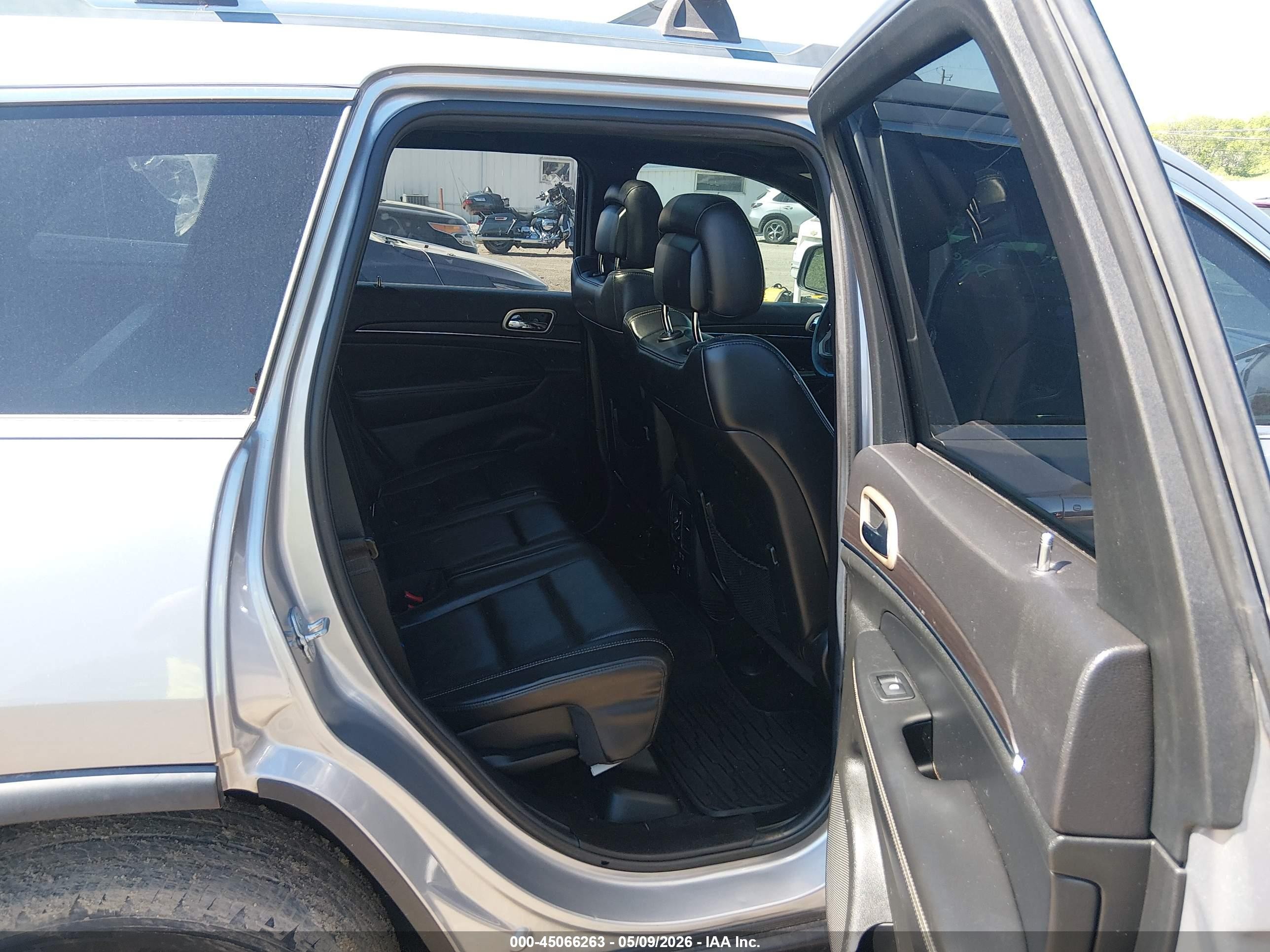 2014 Jeep Grand Cherokee Limited Silver vin: 1C4RJFBM2EC417312