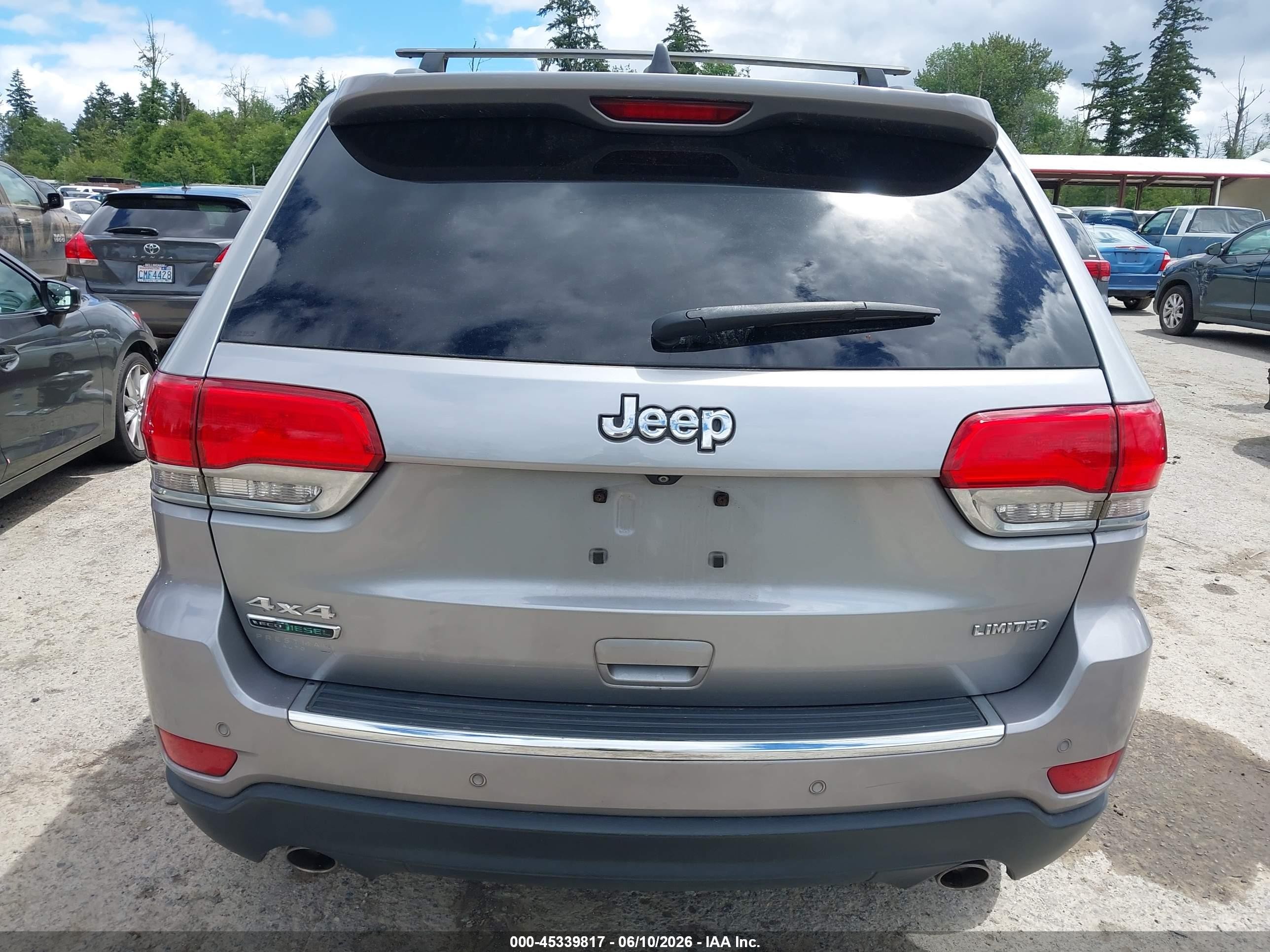 2015 Jeep Grand Cherokee Limited Silver vin: 1C4RJFBMXFC882017