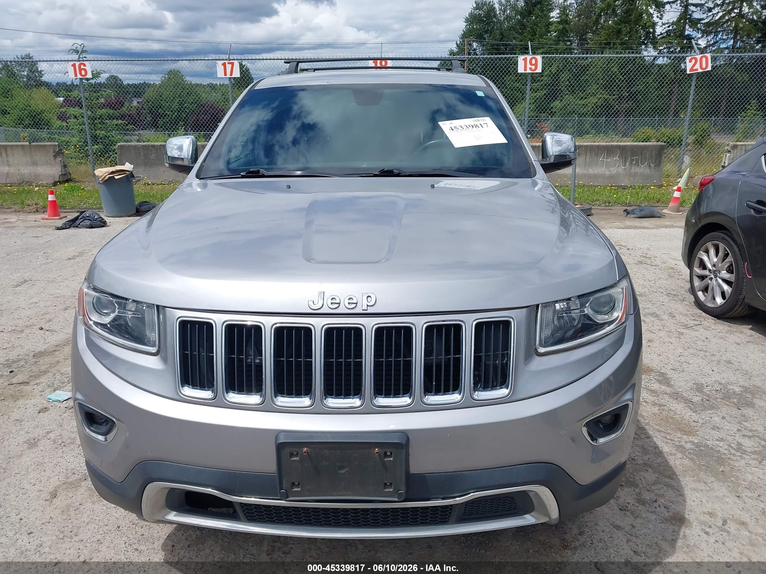 2015 Jeep Grand Cherokee Limited Silver vin: 1C4RJFBMXFC882017