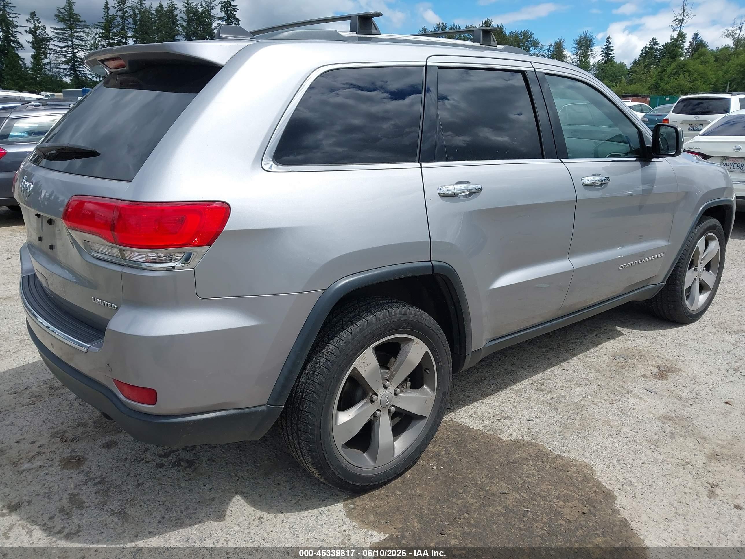 2015 Jeep Grand Cherokee Limited Silver vin: 1C4RJFBMXFC882017