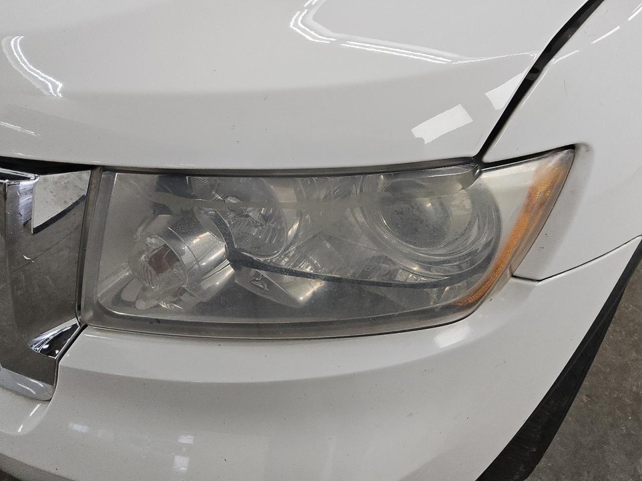 2013 Jeep Grand Cherokee Limited White vin: 1C4RJFBT0DC601251 Damage: Left Head Lamp, Faded, Repair Required