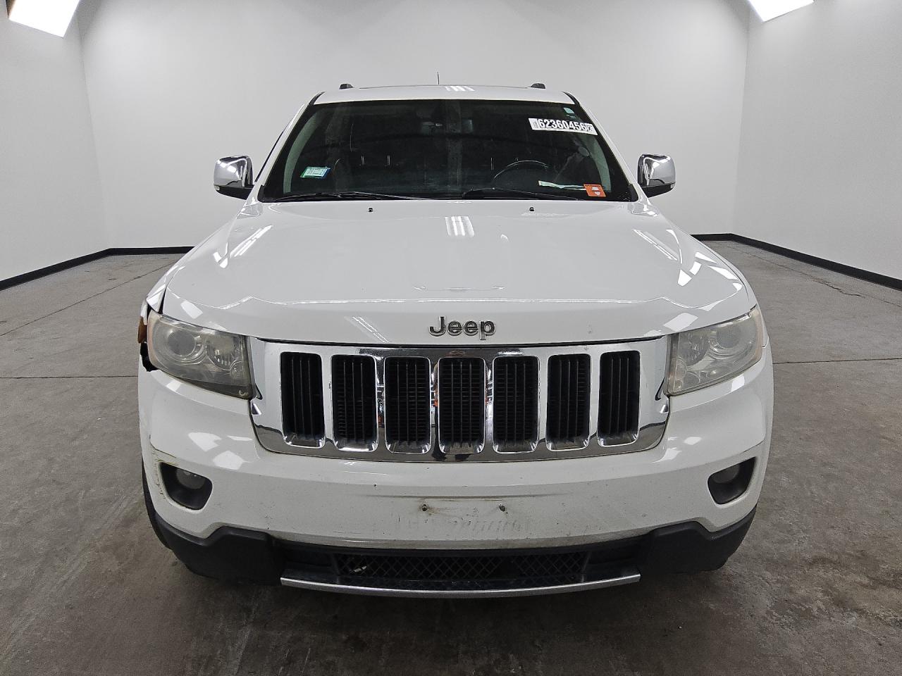 2013 Jeep Grand Cherokee Limited White vin: 1C4RJFBT0DC601251 Damage: Right Head Lamp, Faded, Repair Required