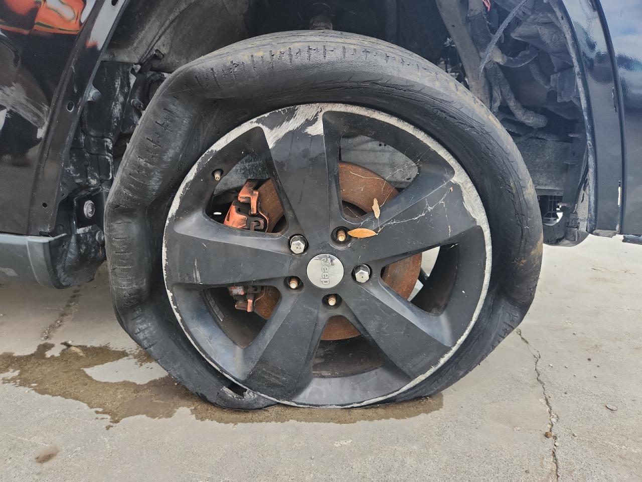 2014 Jeep Grand Cherokee Limited Black vin: 1C4RJFBT0EC226995 Damage: Right Front Wheel, Curb Rash, > 12 Inches