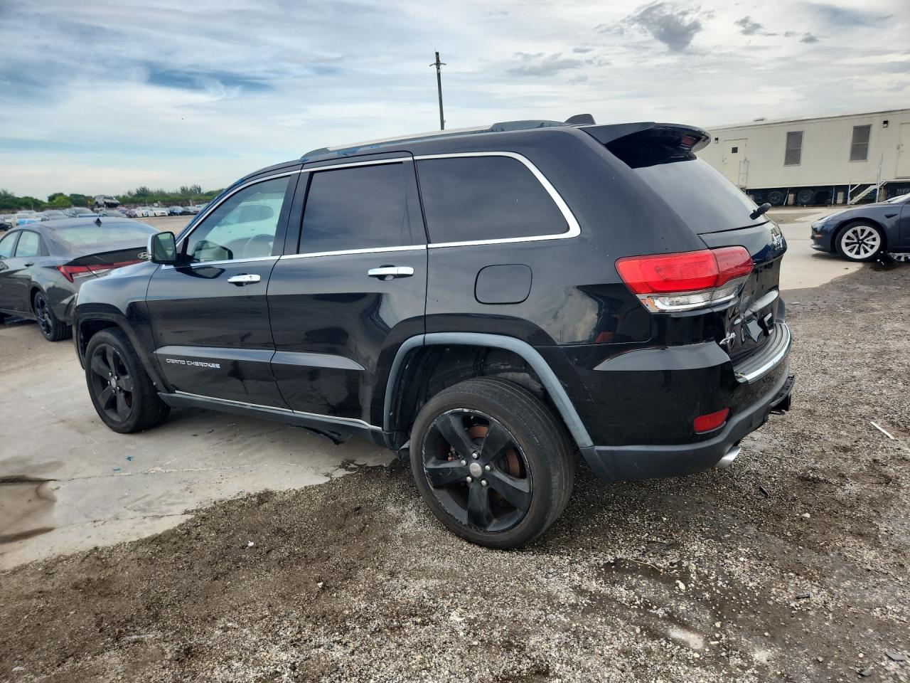 2014 Jeep Grand Cherokee Limited Black vin: 1C4RJFBT0EC226995 Damage: Rear Bumper, Gouged, 1/2 To 1 Inch