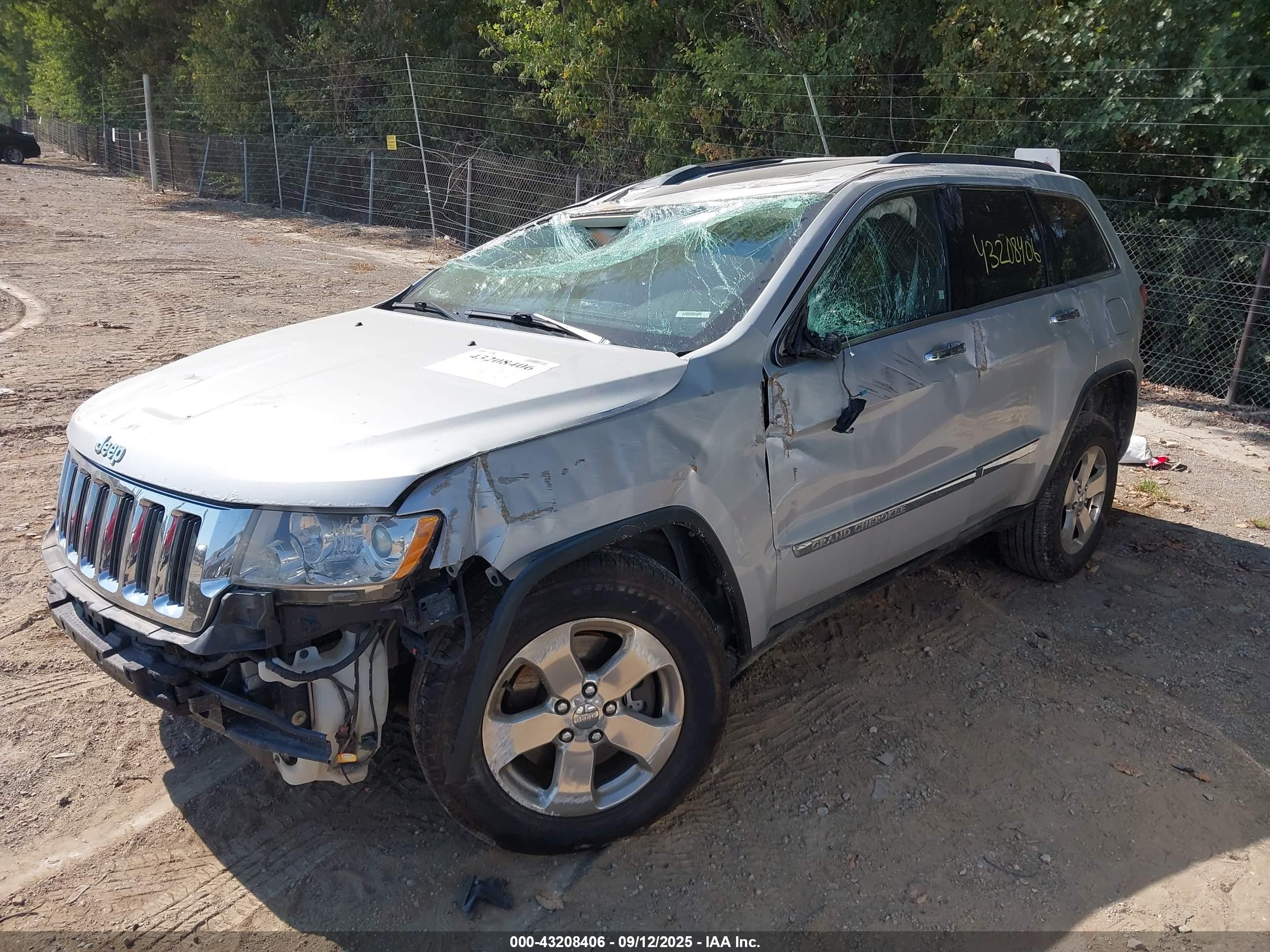 2013 Jeep Grand Cherokee Limited Silver vin: 1C4RJFBT5DC525784