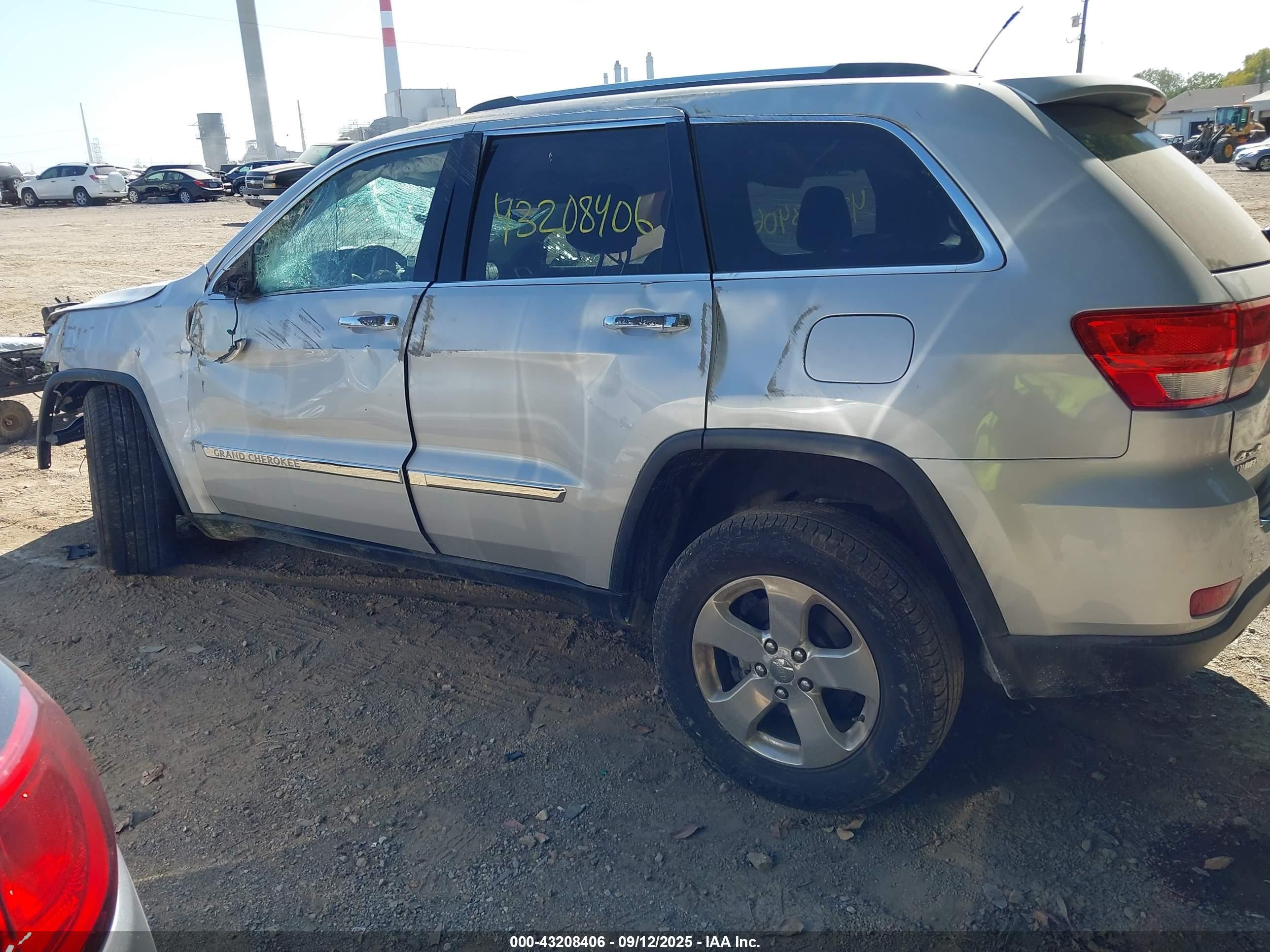 2013 Jeep Grand Cherokee Limited Silver vin: 1C4RJFBT5DC525784