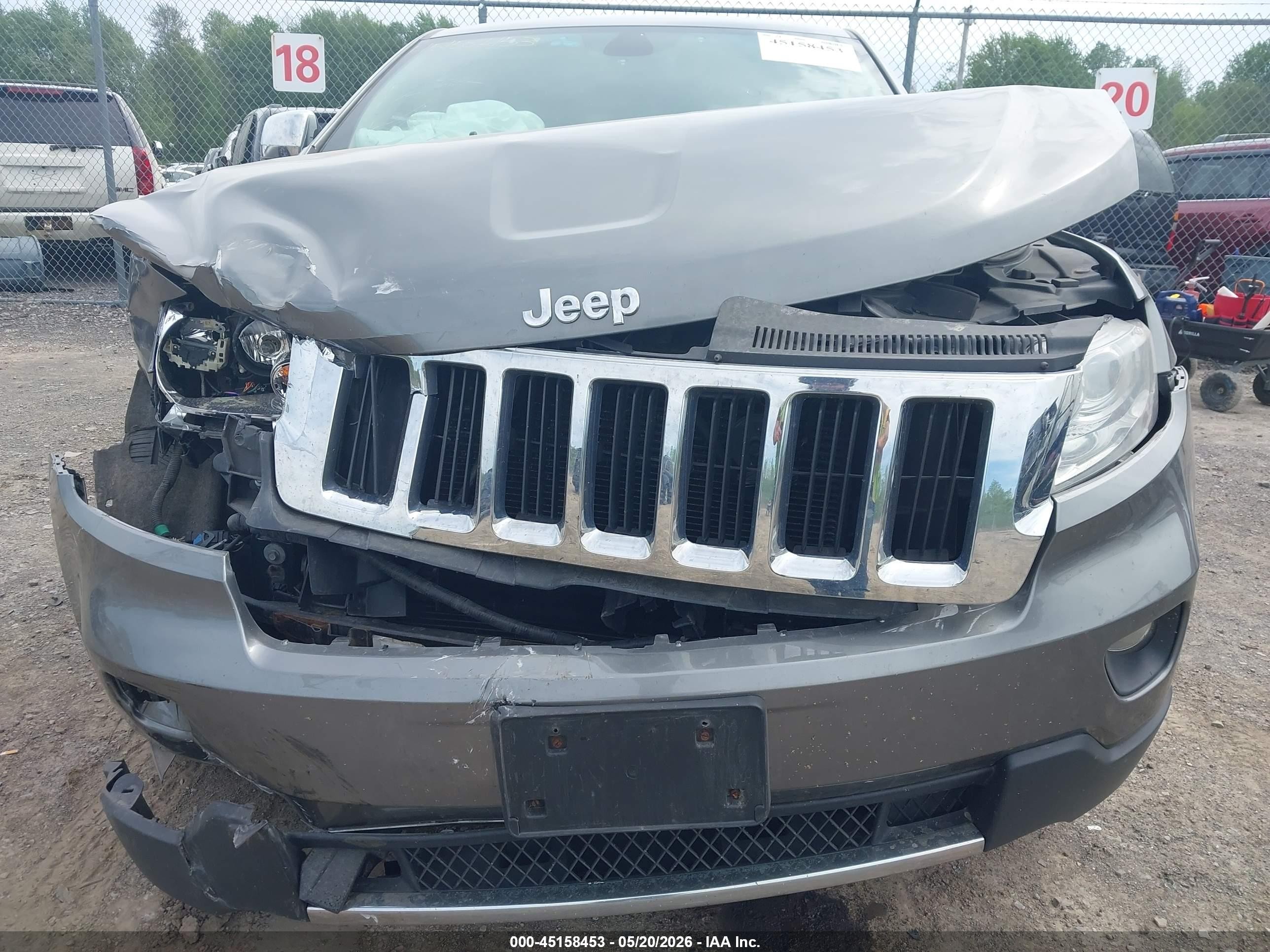 2013 Jeep Grand Cherokee Limited Silver vin: 1C4RJFBT8DC600316