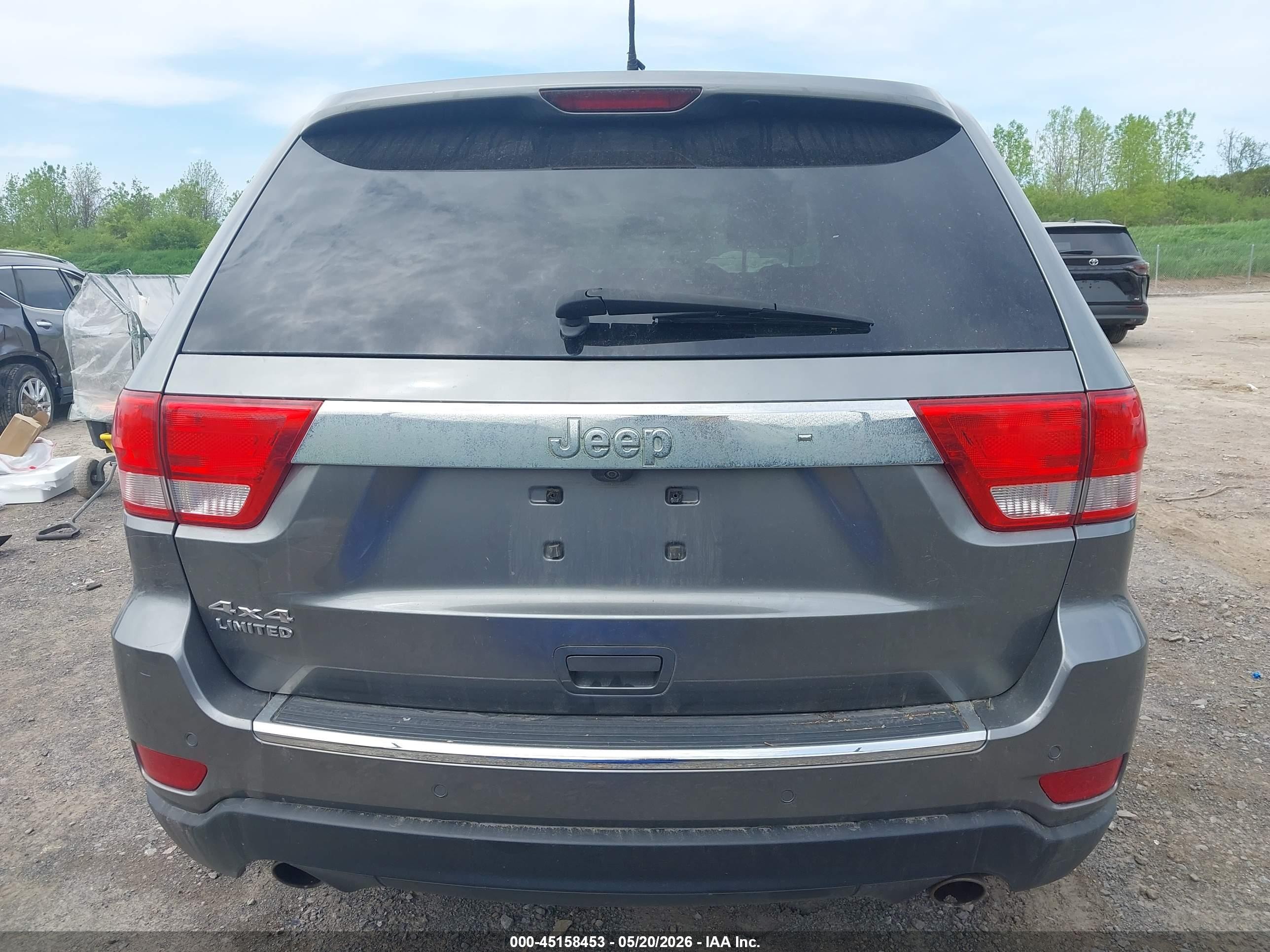 2013 Jeep Grand Cherokee Limited Silver vin: 1C4RJFBT8DC600316