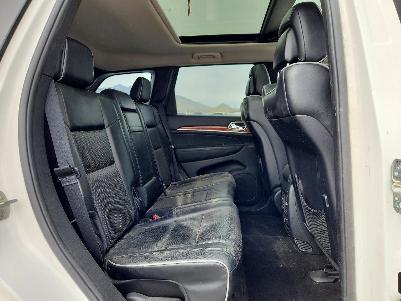 2012 Jeep Grand Cherokee Overland White vin: 1C4RJFCG0CC315383