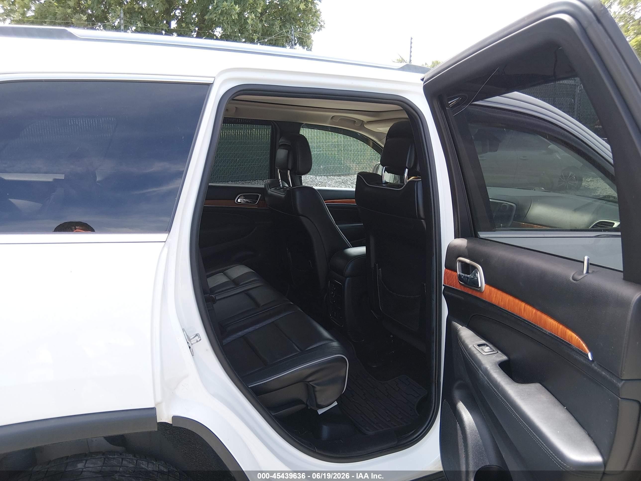 2013 Jeep Grand Cherokee Overland White vin: 1C4RJFCG0DC522342