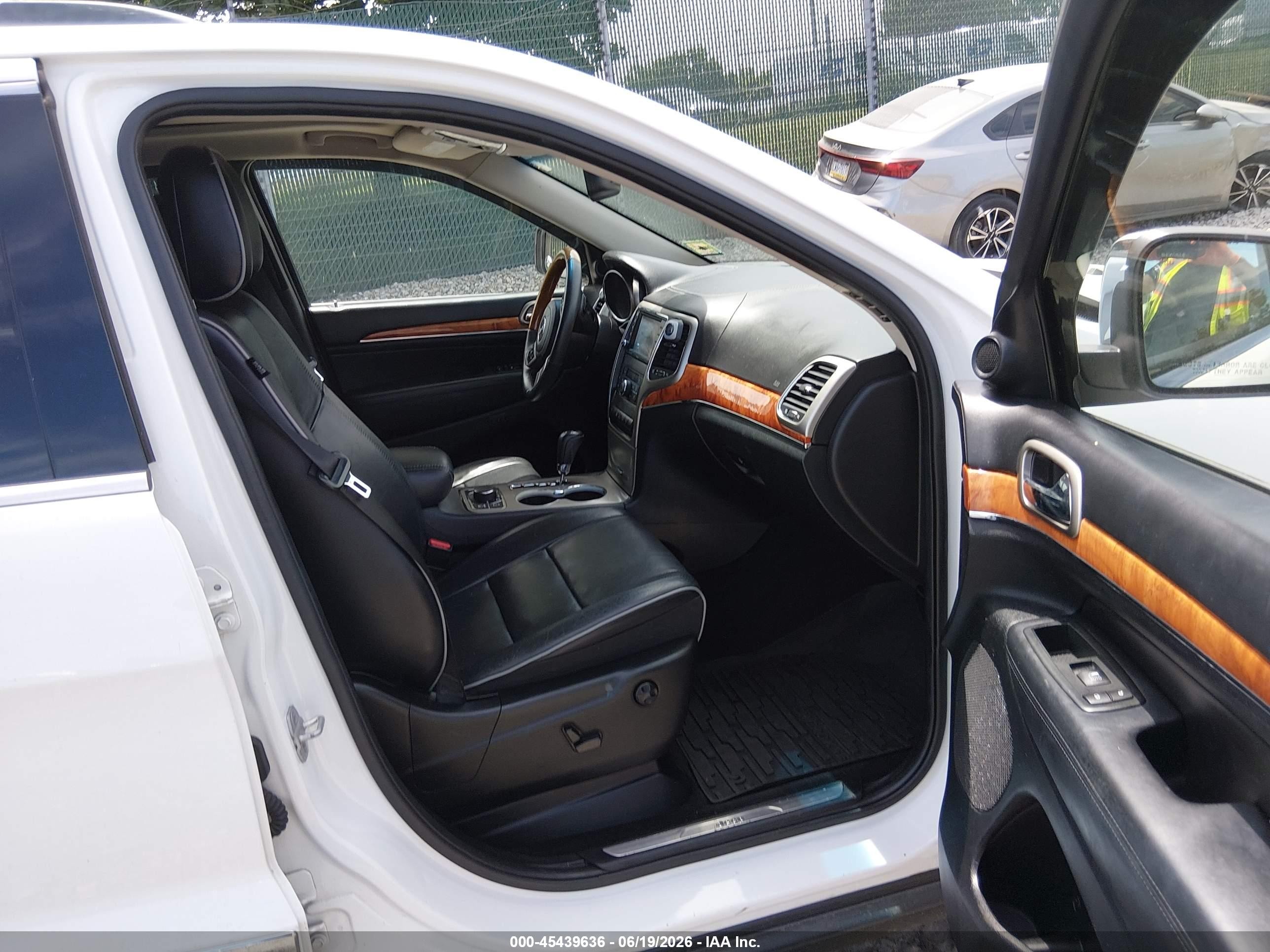 2013 Jeep Grand Cherokee Overland White vin: 1C4RJFCG0DC522342