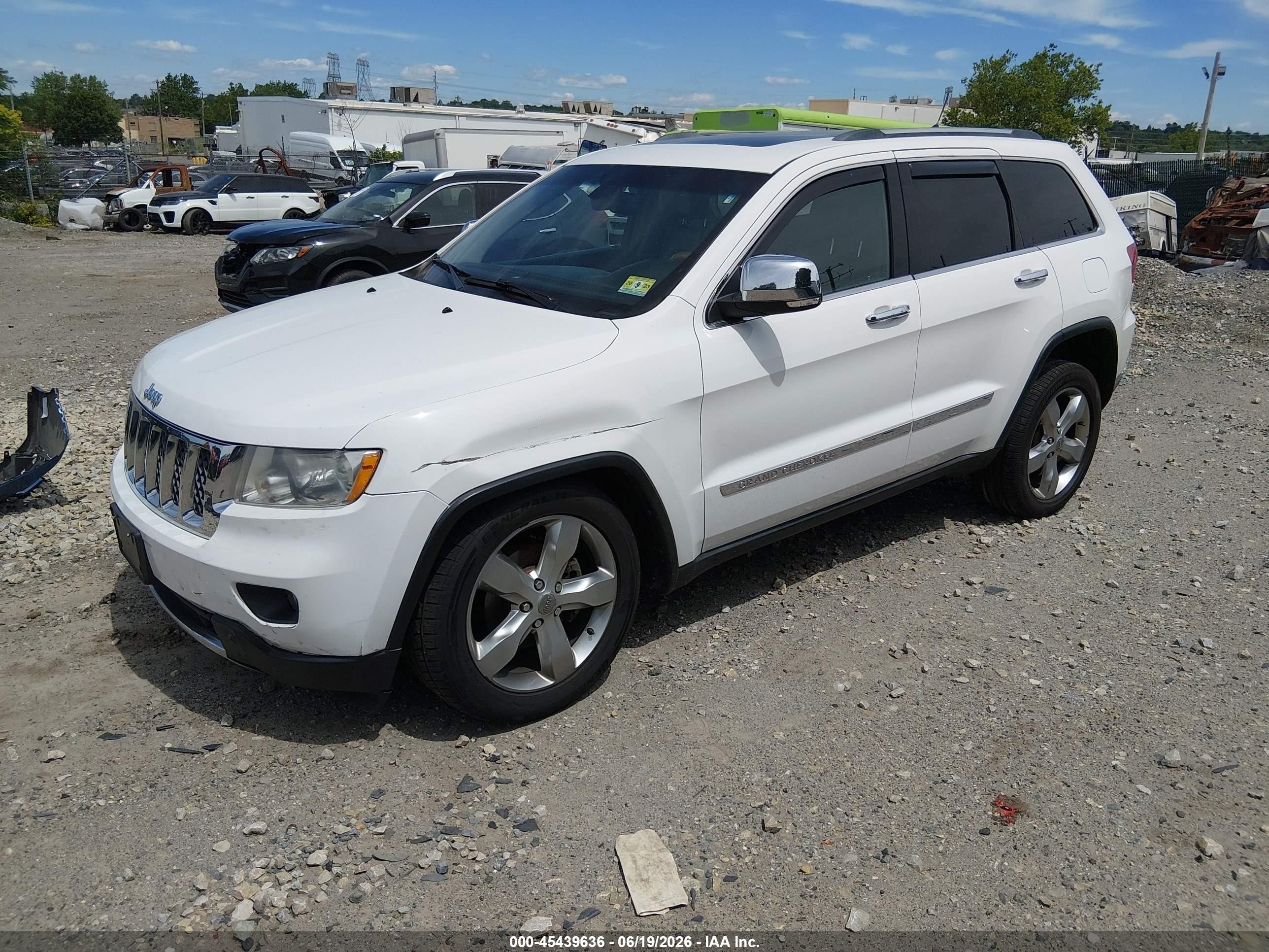 2013 Jeep Grand Cherokee Overland White vin: 1C4RJFCG0DC522342