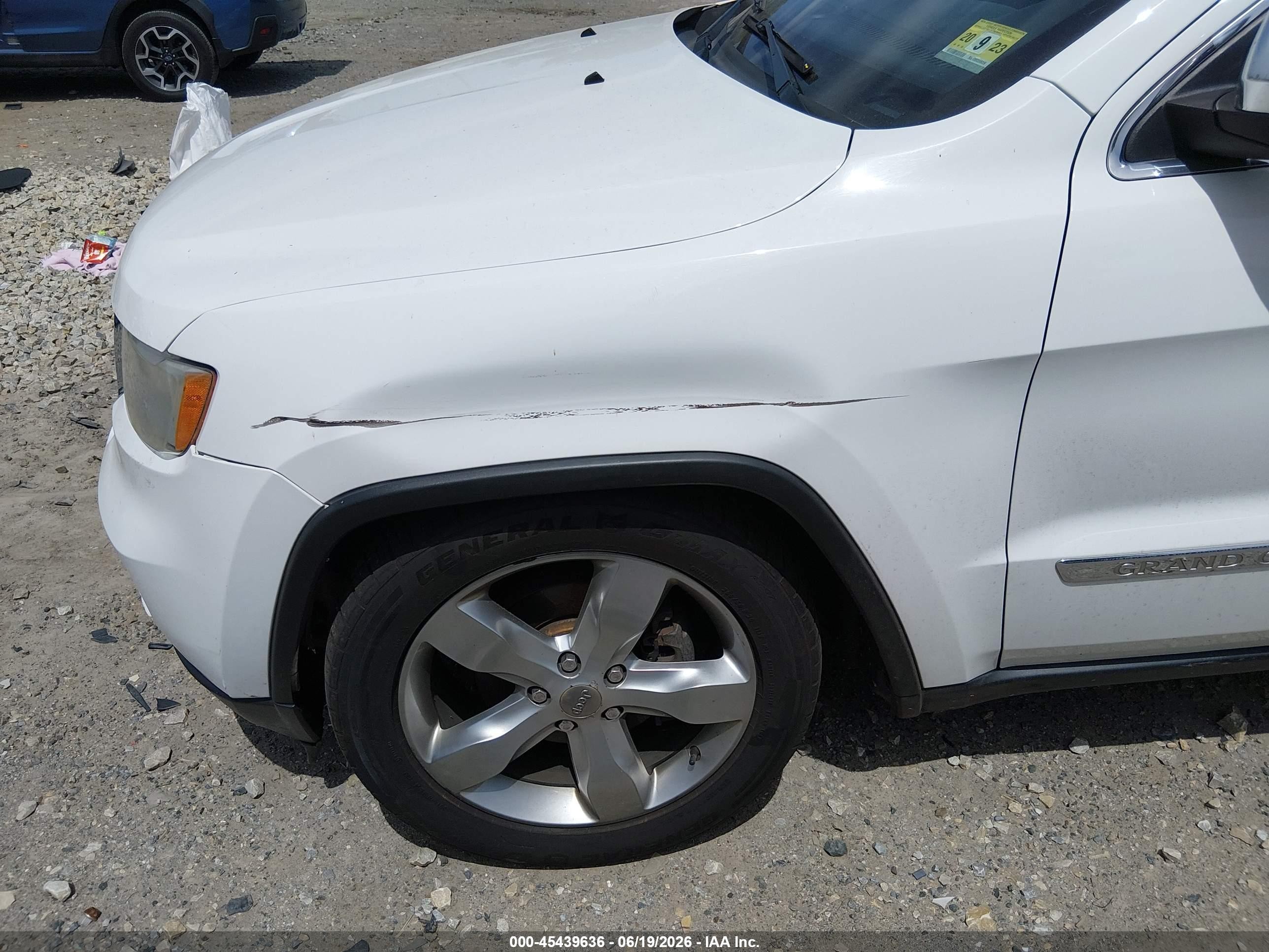 2013 Jeep Grand Cherokee Overland White vin: 1C4RJFCG0DC522342