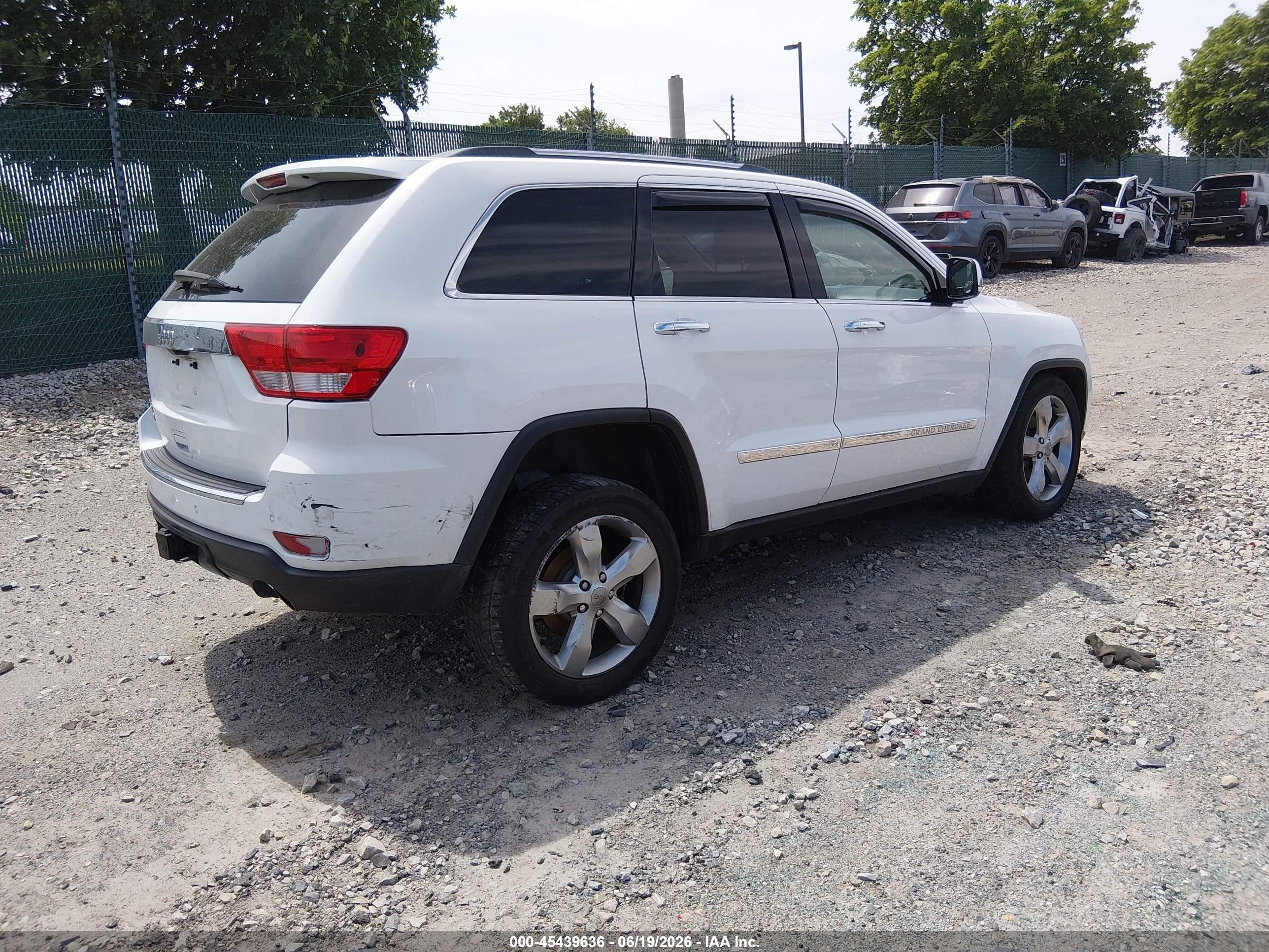 2013 Jeep Grand Cherokee Overland White vin: 1C4RJFCG0DC522342