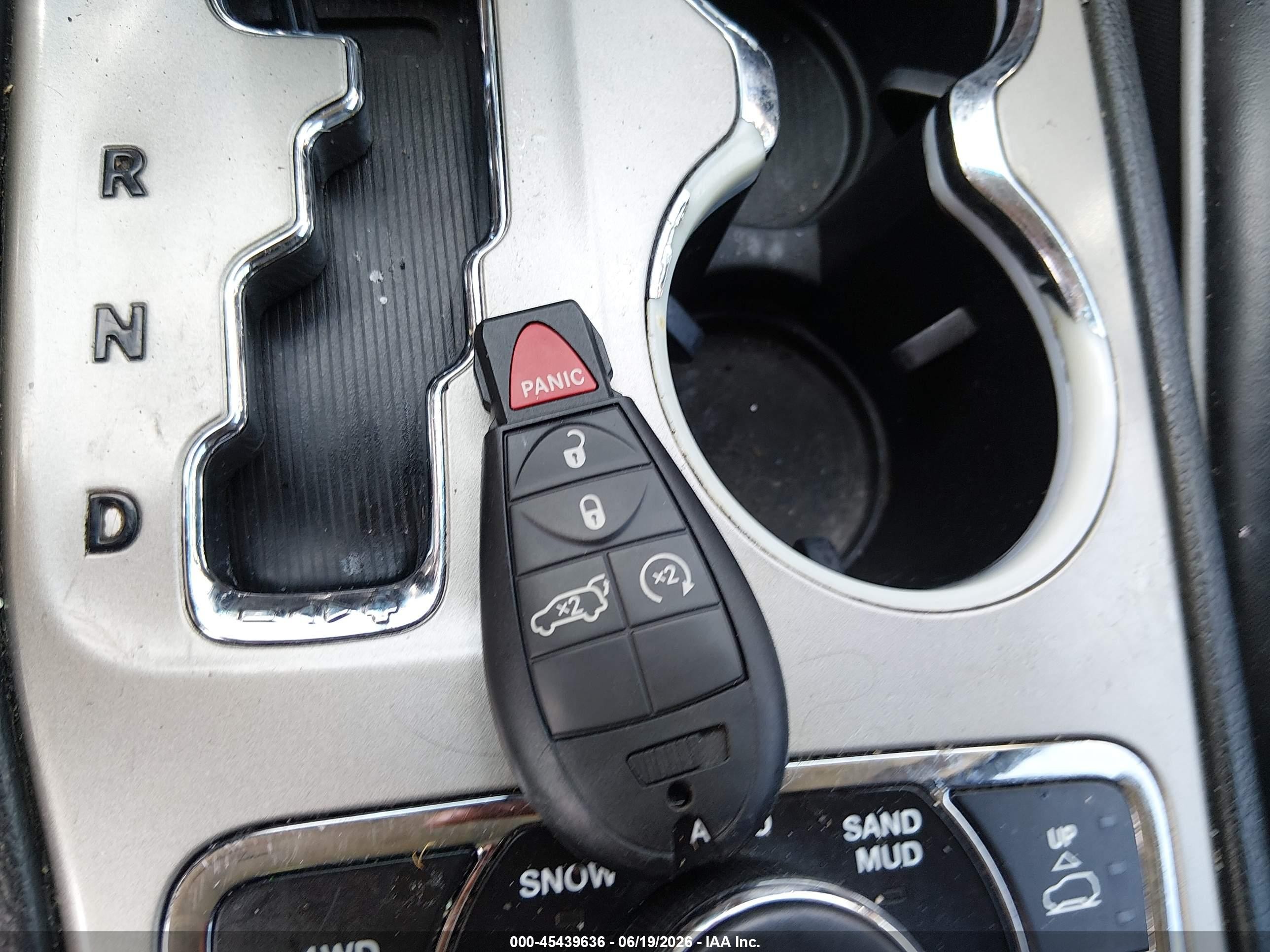 2013 Jeep Grand Cherokee Overland White vin: 1C4RJFCG0DC522342