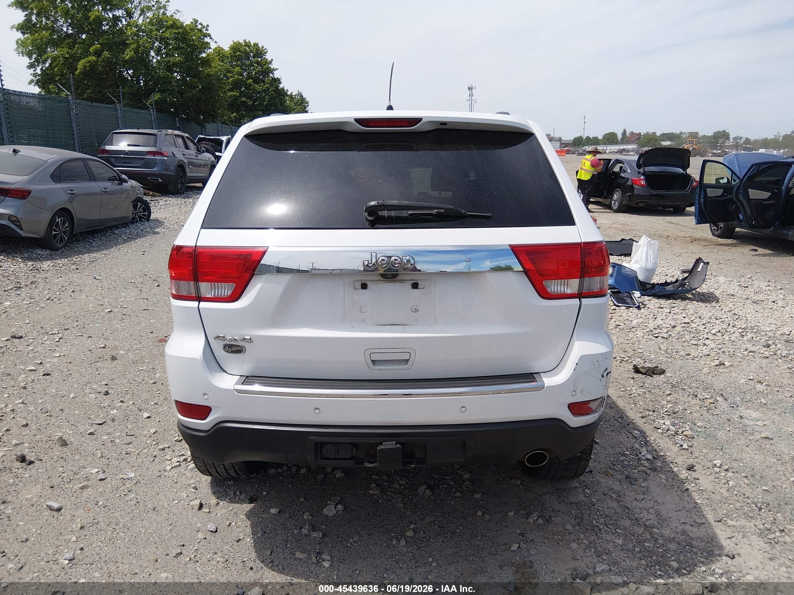 2013 Jeep Grand Cherokee Overland White vin: 1C4RJFCG0DC522342