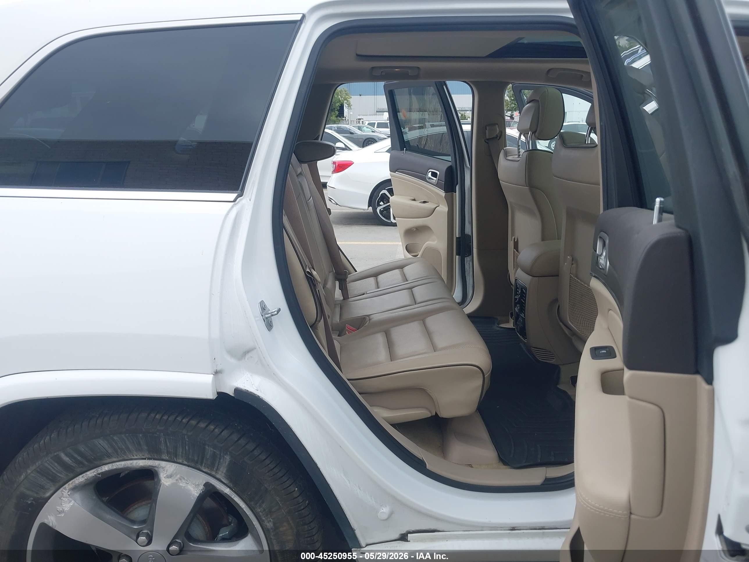2015 Jeep Grand Cherokee Overland White vin: 1C4RJFCG0FC628423