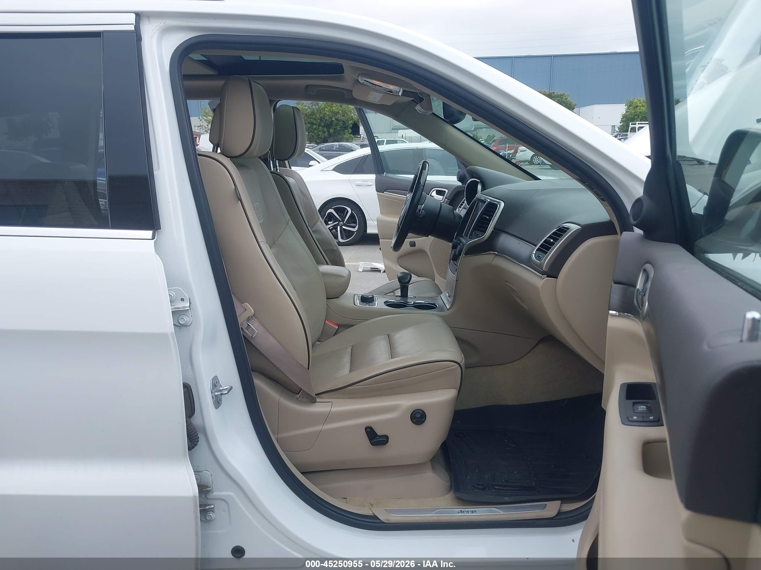 2015 Jeep Grand Cherokee Overland White vin: 1C4RJFCG0FC628423