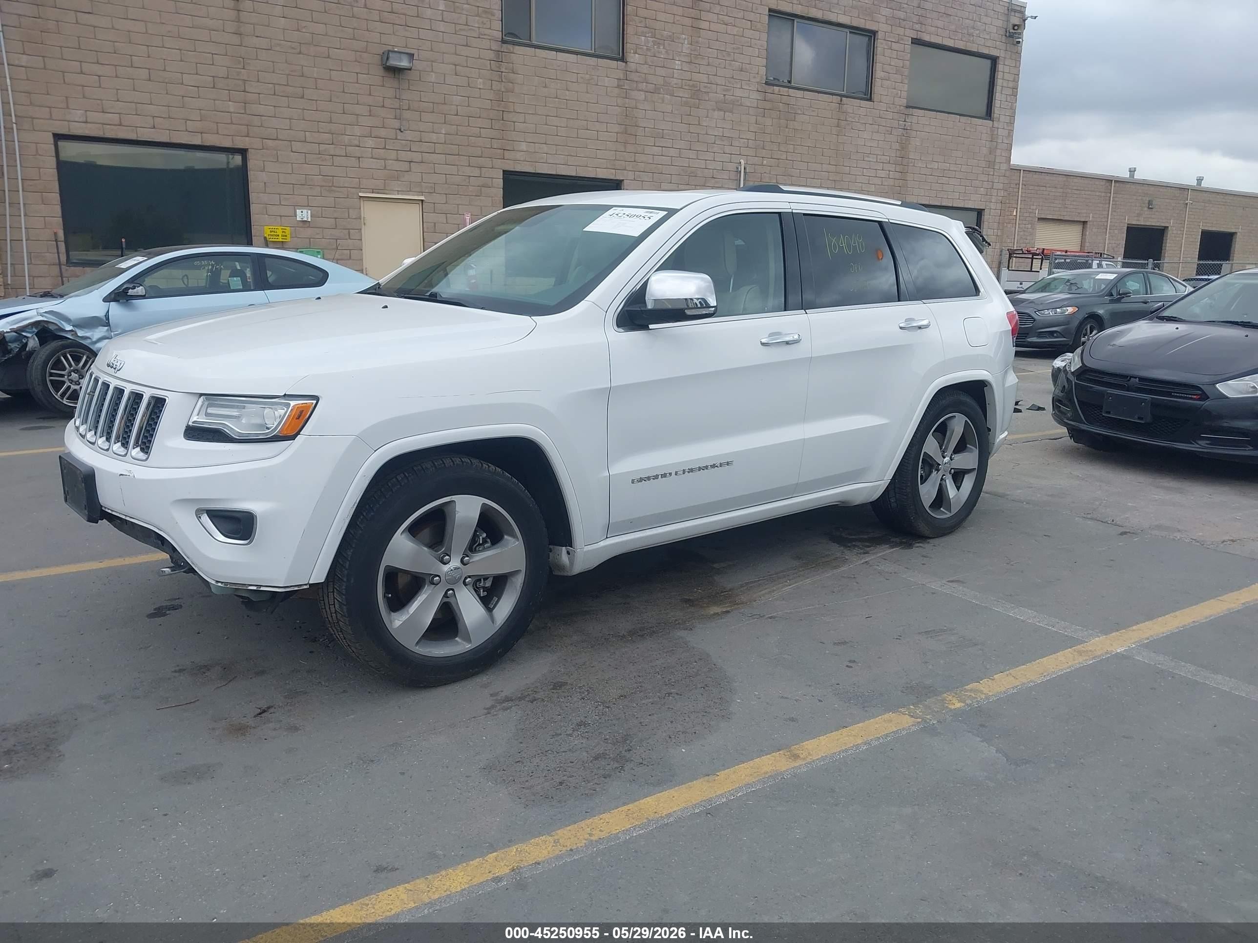 2015 Jeep Grand Cherokee Overland White vin: 1C4RJFCG0FC628423
