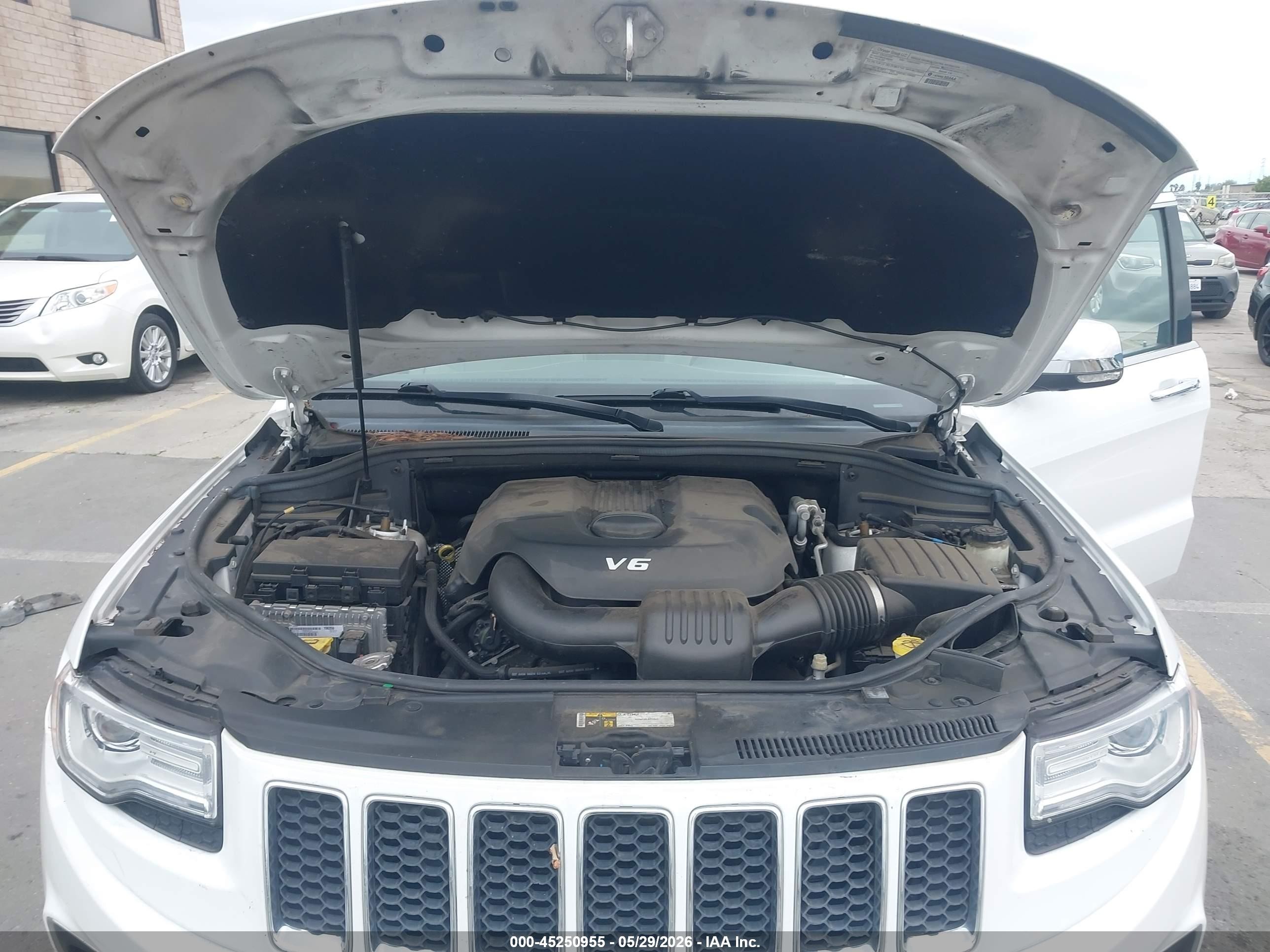 2015 Jeep Grand Cherokee Overland White vin: 1C4RJFCG0FC628423