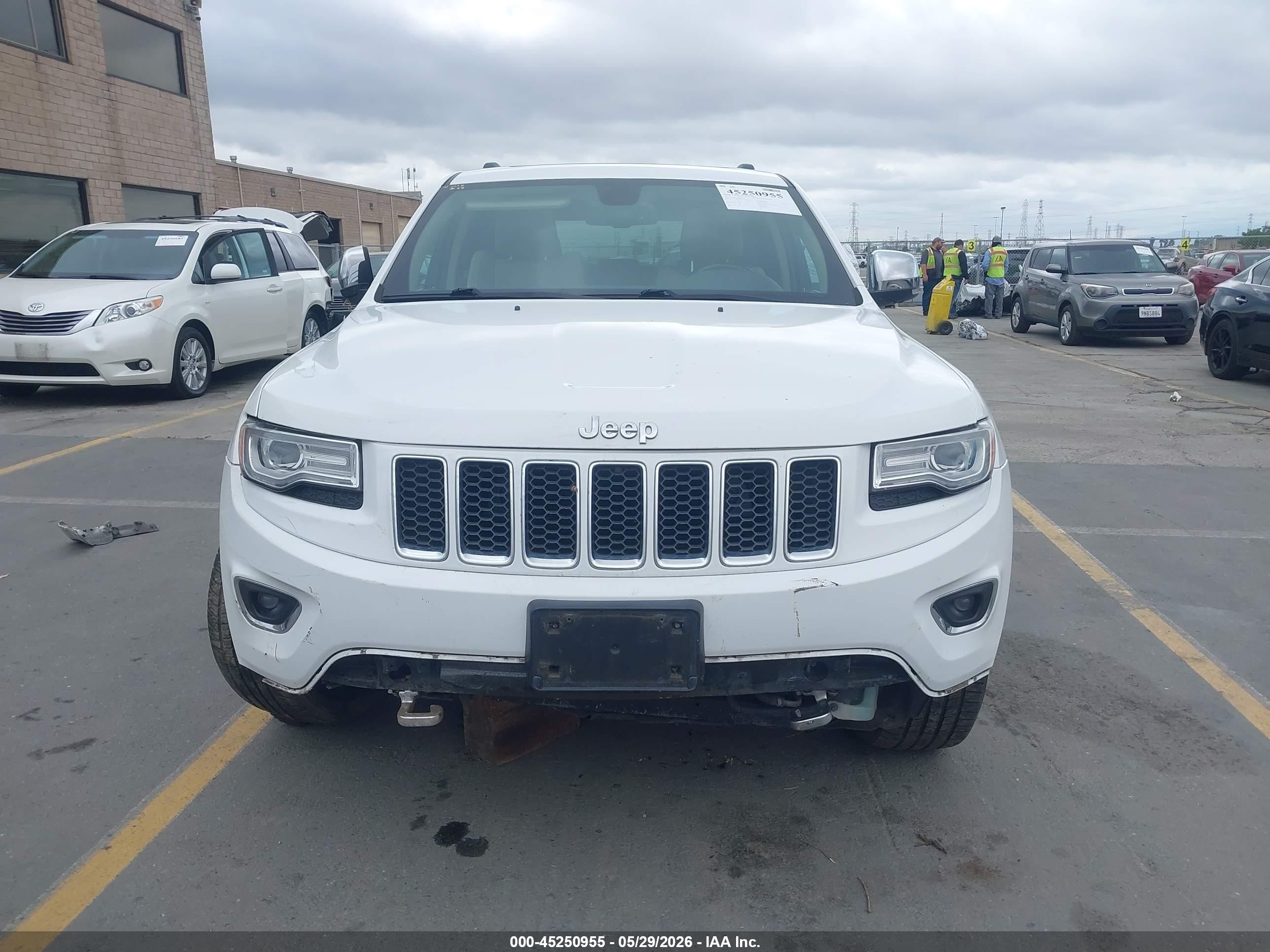 2015 Jeep Grand Cherokee Overland White vin: 1C4RJFCG0FC628423