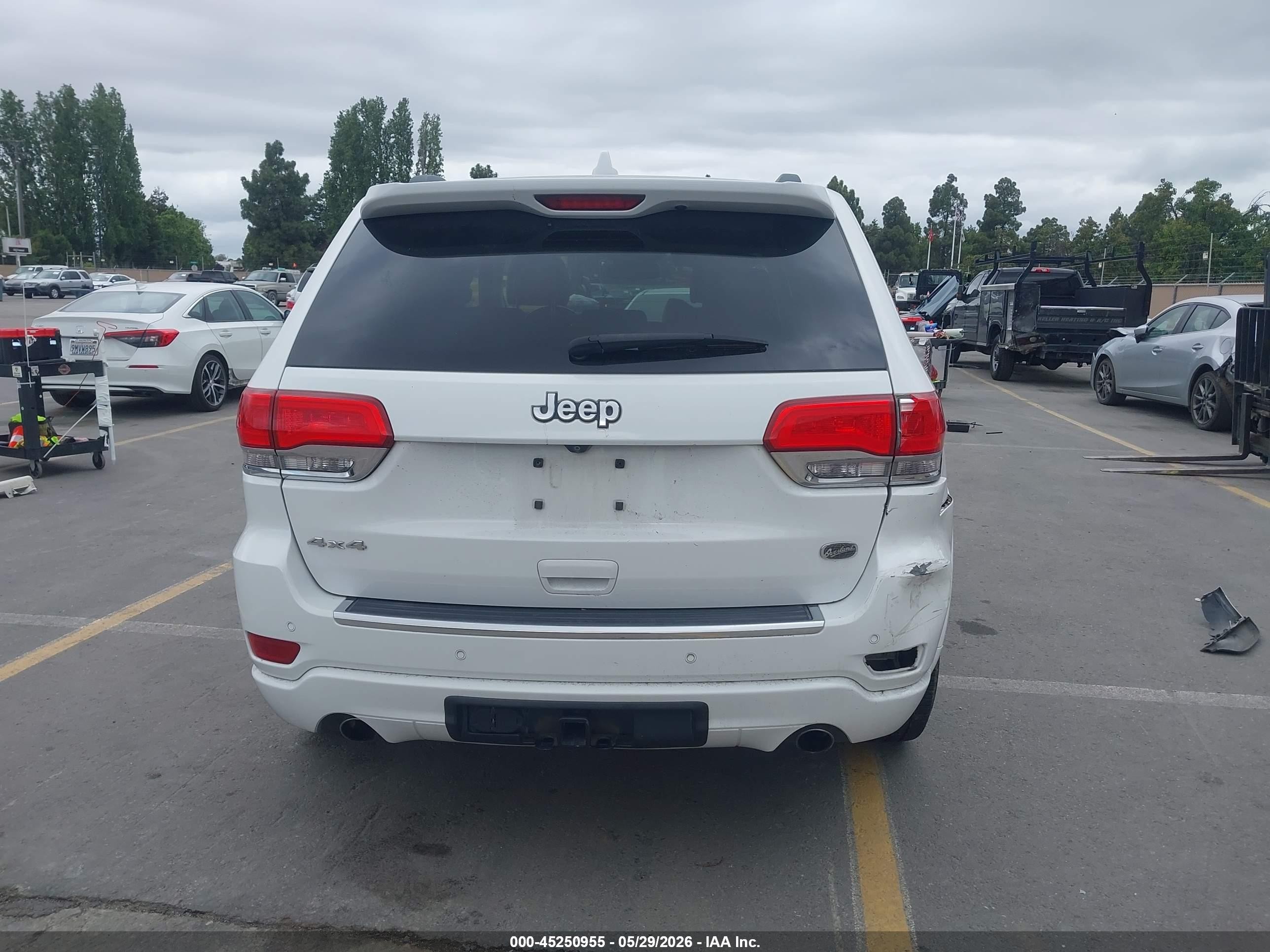 2015 Jeep Grand Cherokee Overland White vin: 1C4RJFCG0FC628423