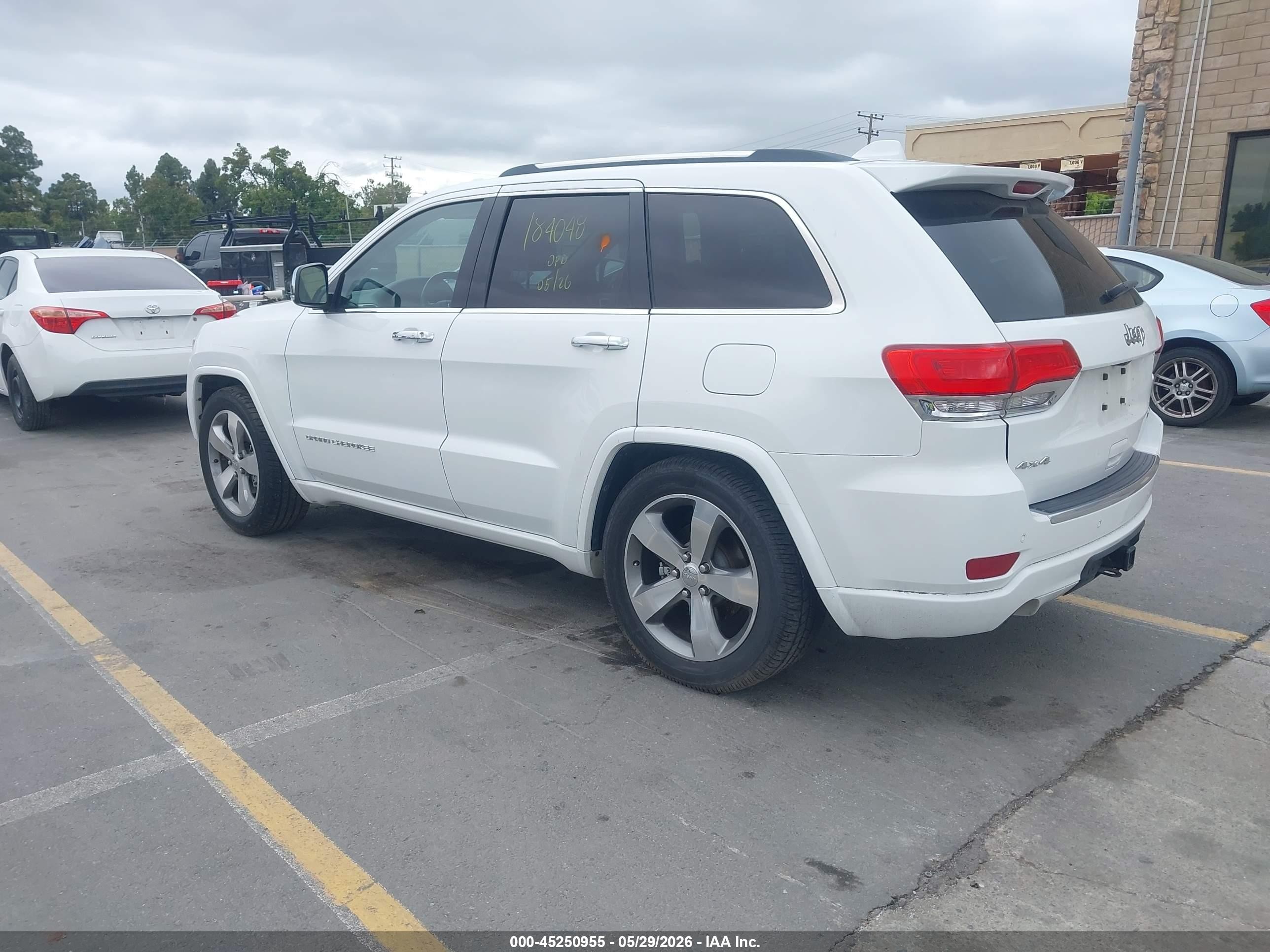 2015 Jeep Grand Cherokee Overland White vin: 1C4RJFCG0FC628423